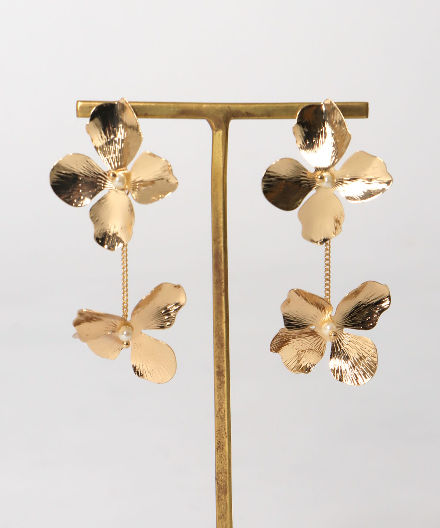 メタルフラワーピアス