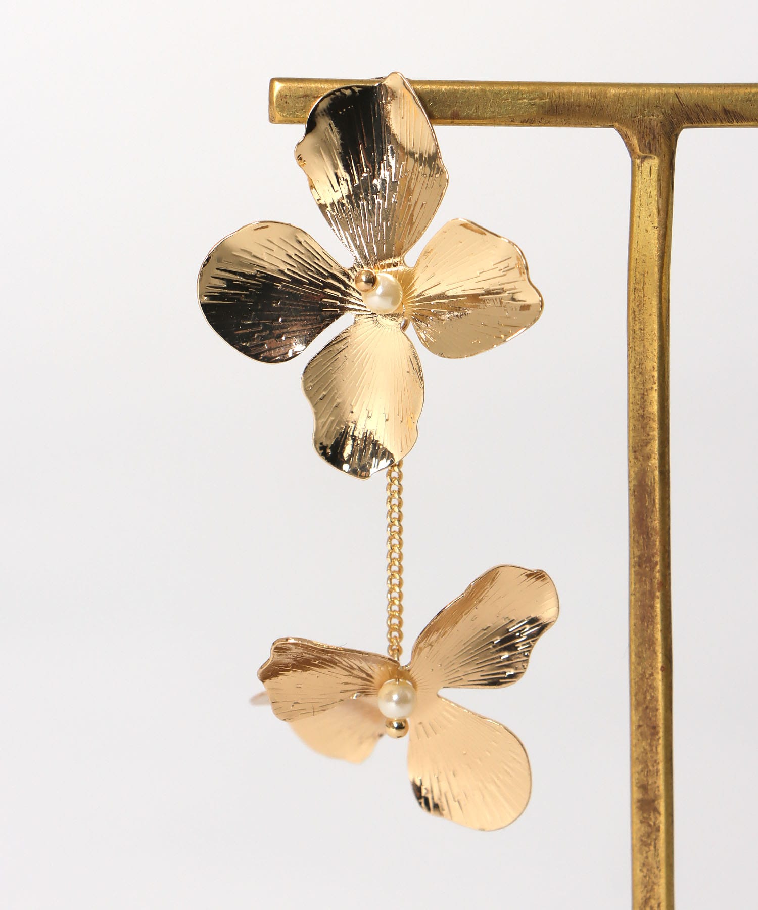 メタルフラワーピアス