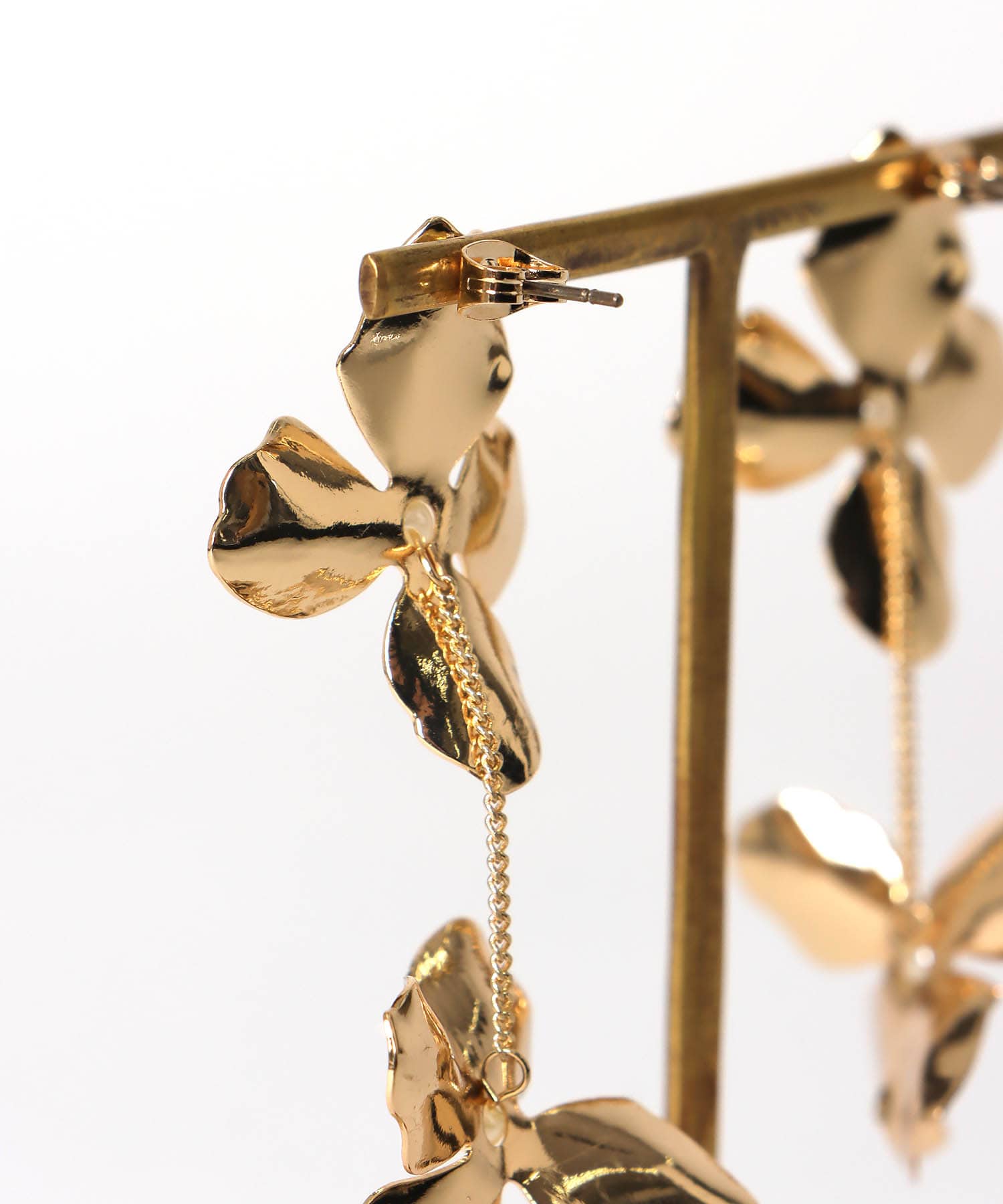 メタルフラワーピアス