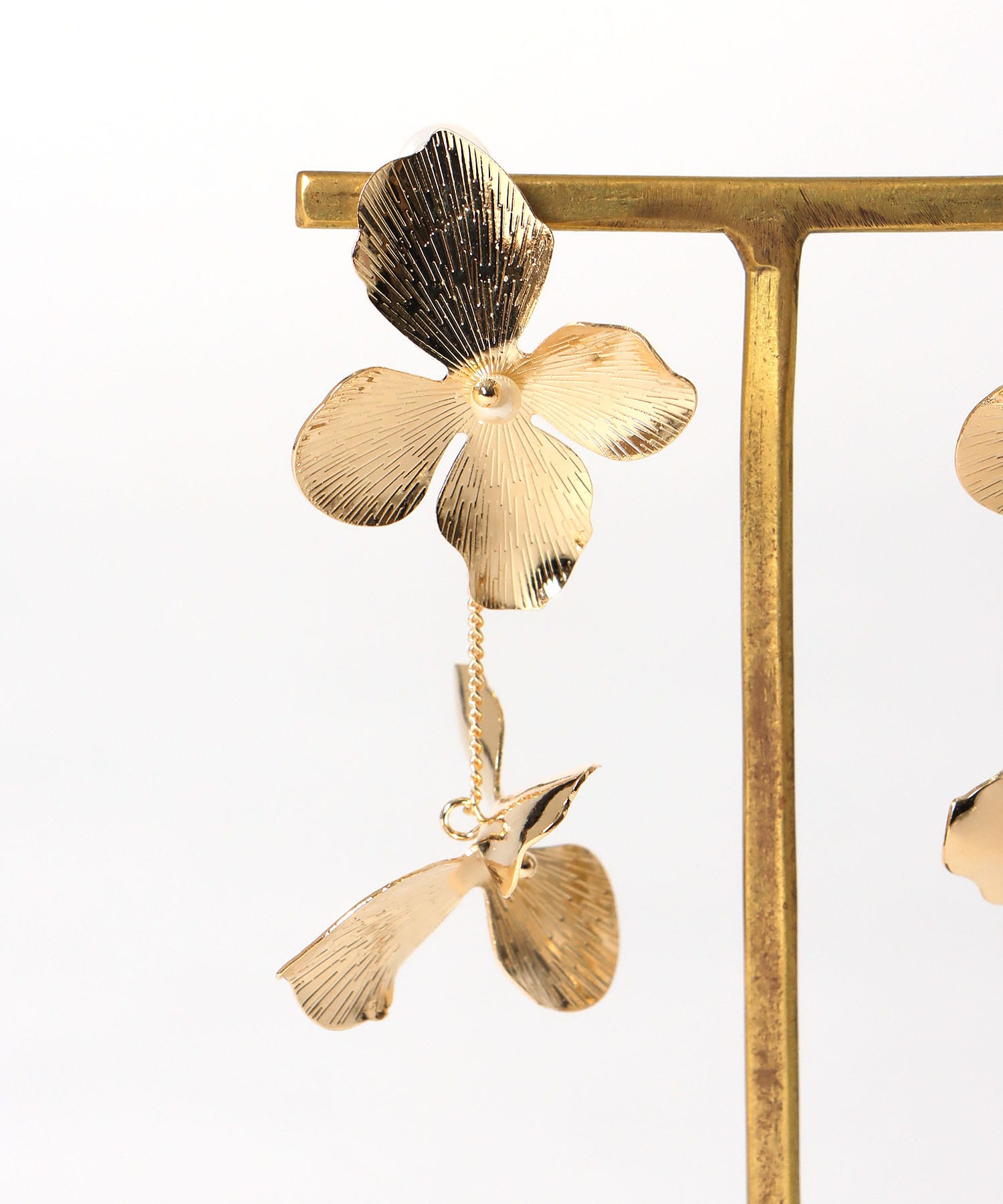 メタルフラワーイヤリング