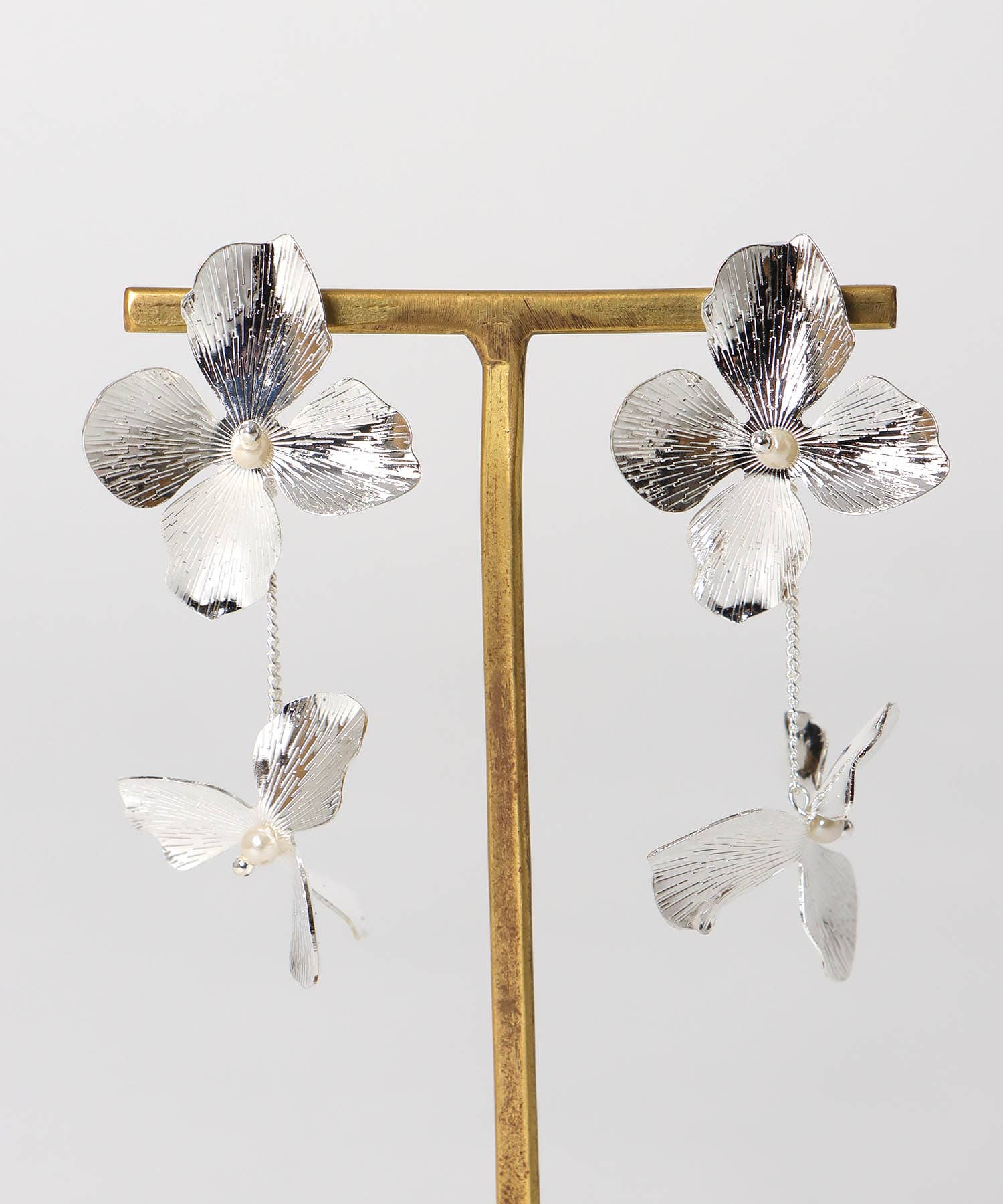 メタルフラワーイヤリング