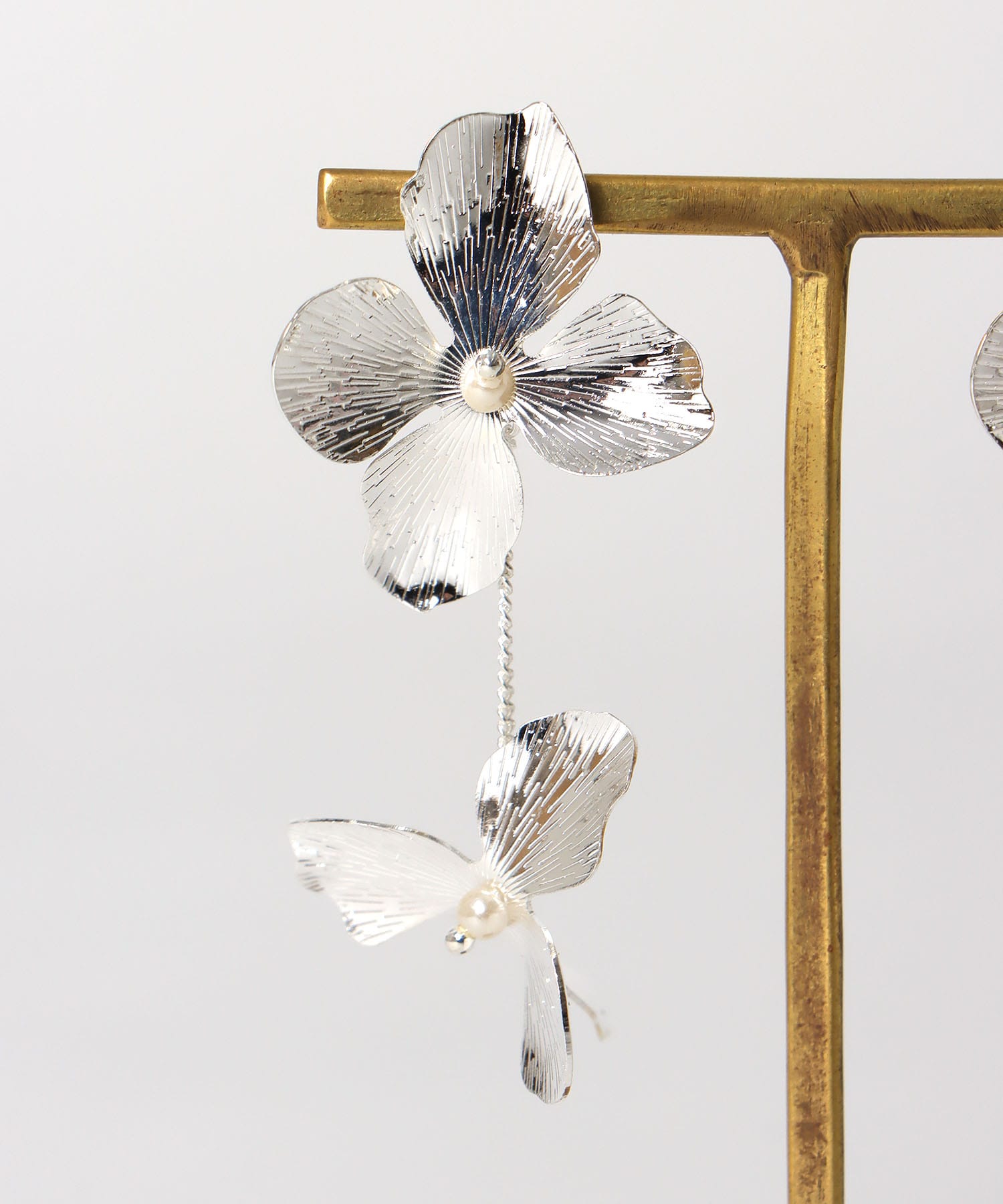 メタルフラワーイヤリング