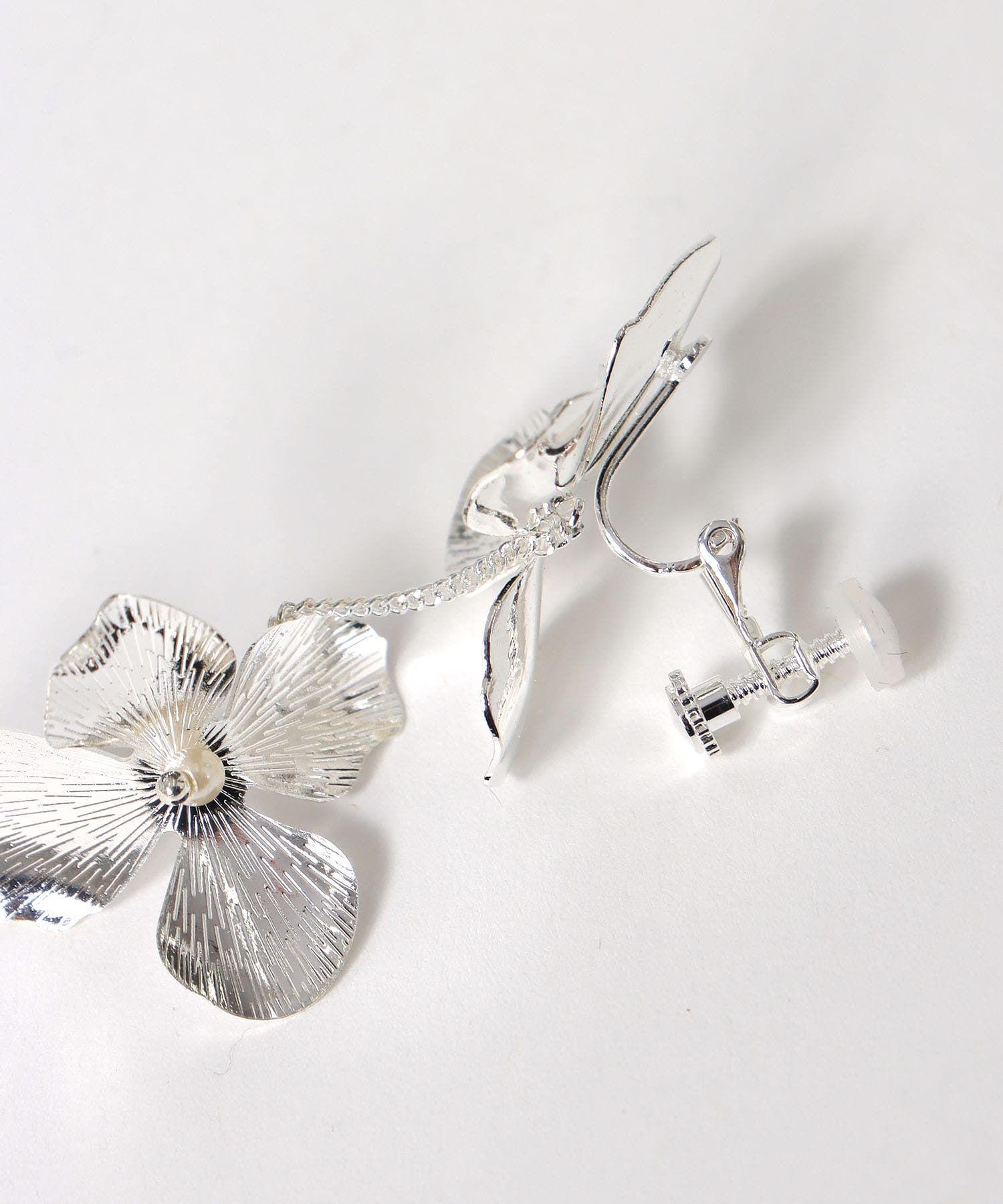 メタルフラワーイヤリング