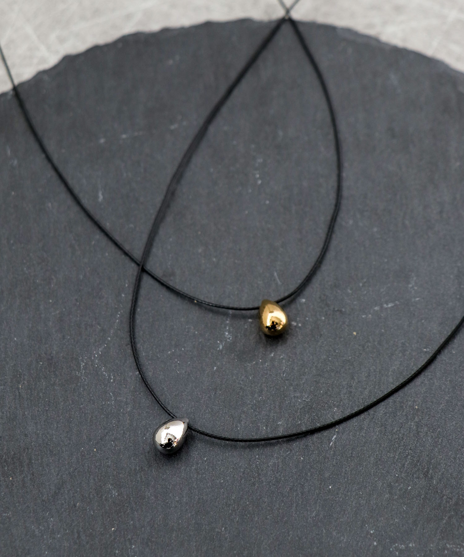 メタルドロップヒモネックレス