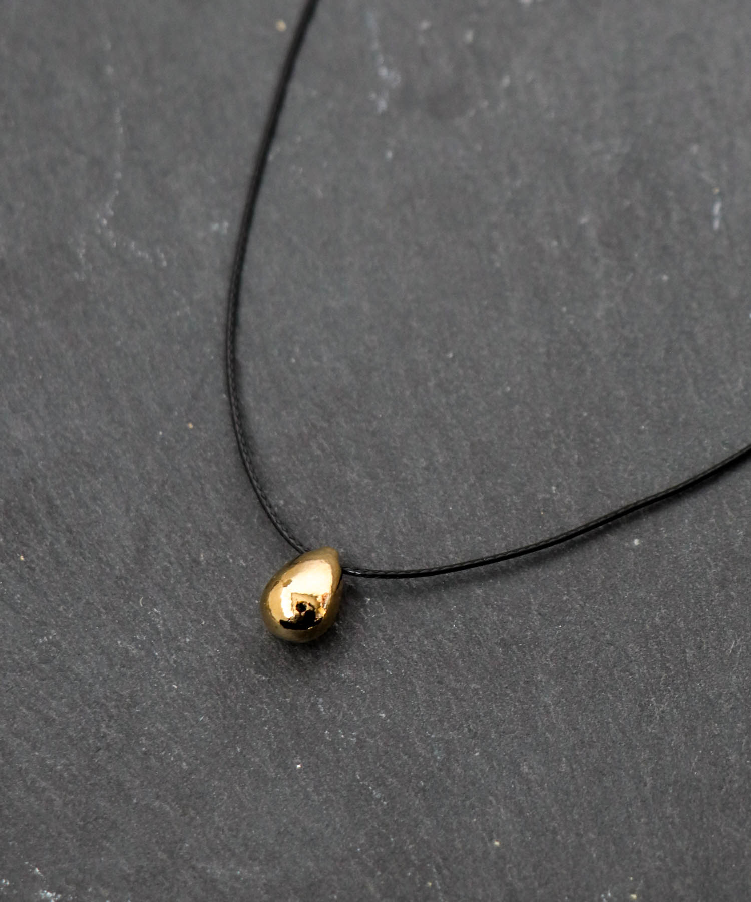 メタルドロップヒモネックレス