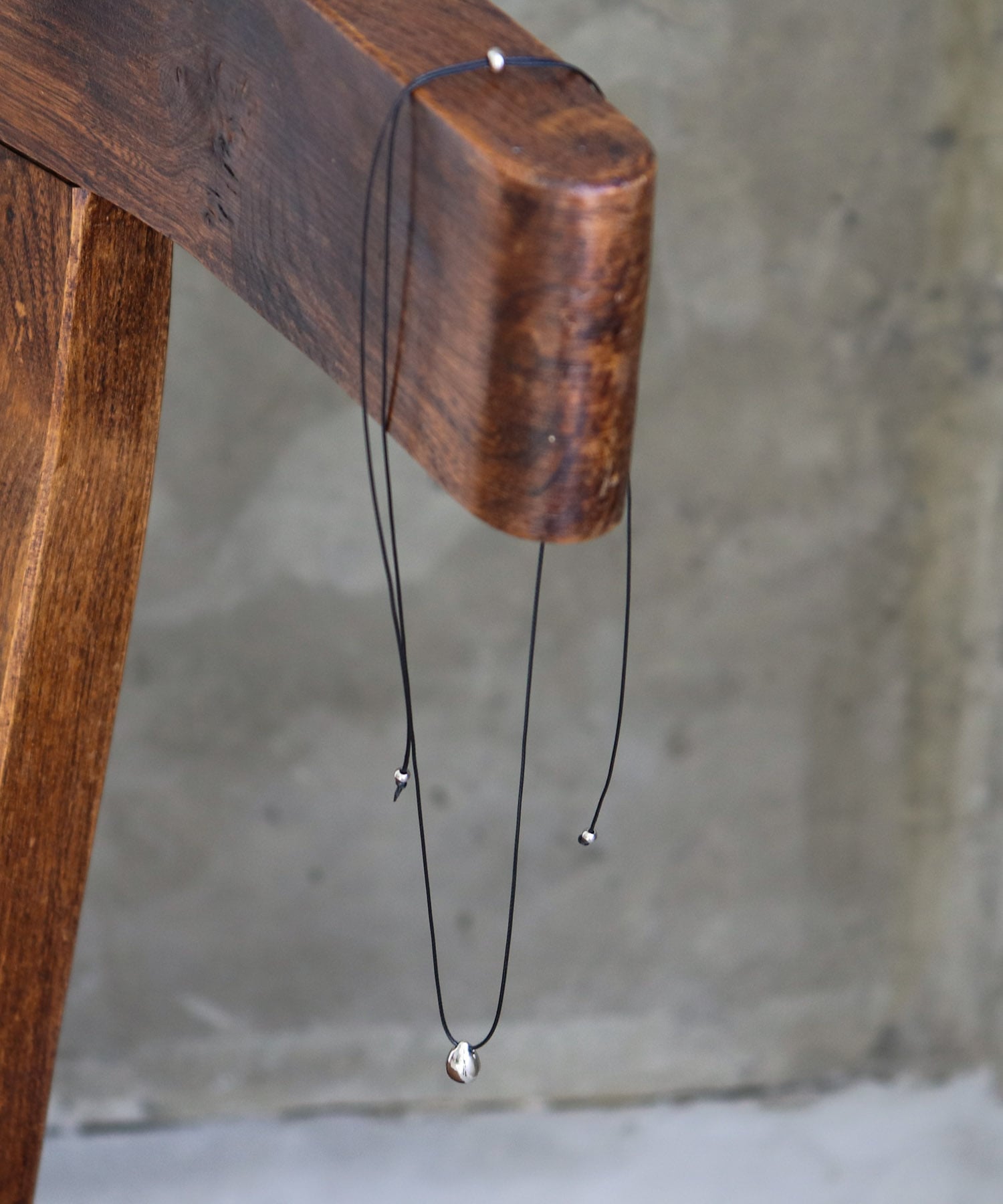 メタルドロップヒモネックレス