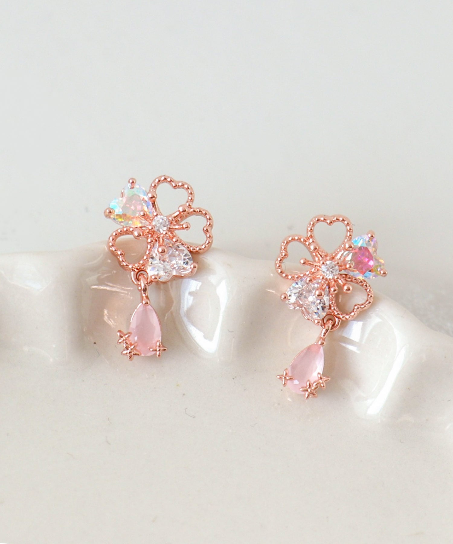 桜ドロップピアス