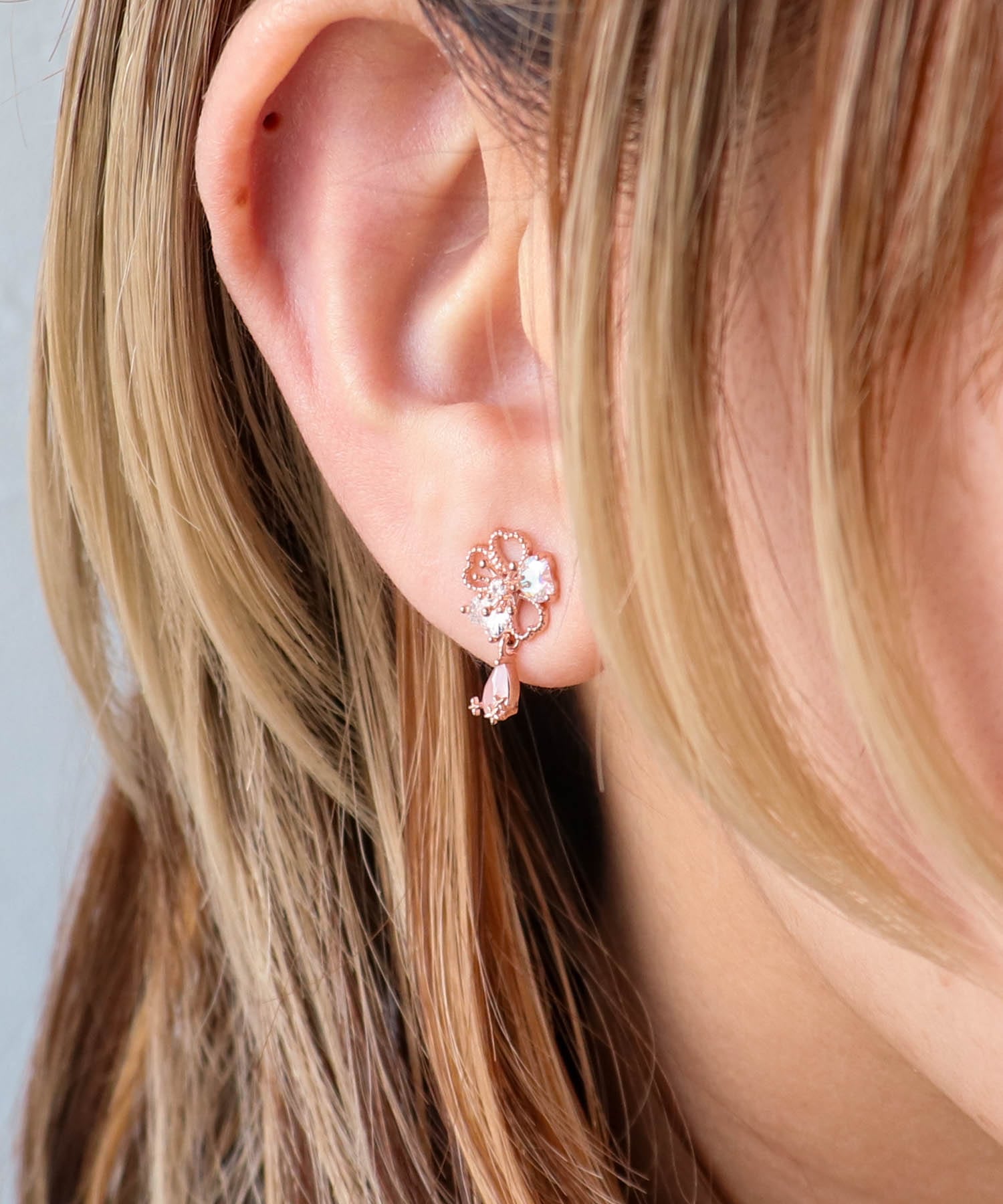 桜ドロップピアス