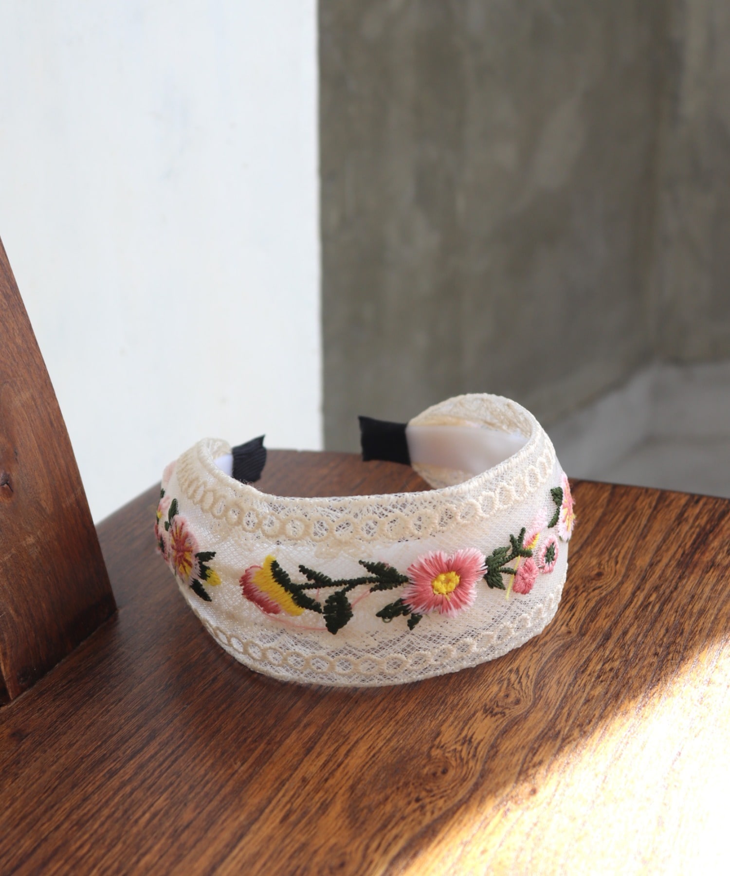 刺繍レースカチューシャ
