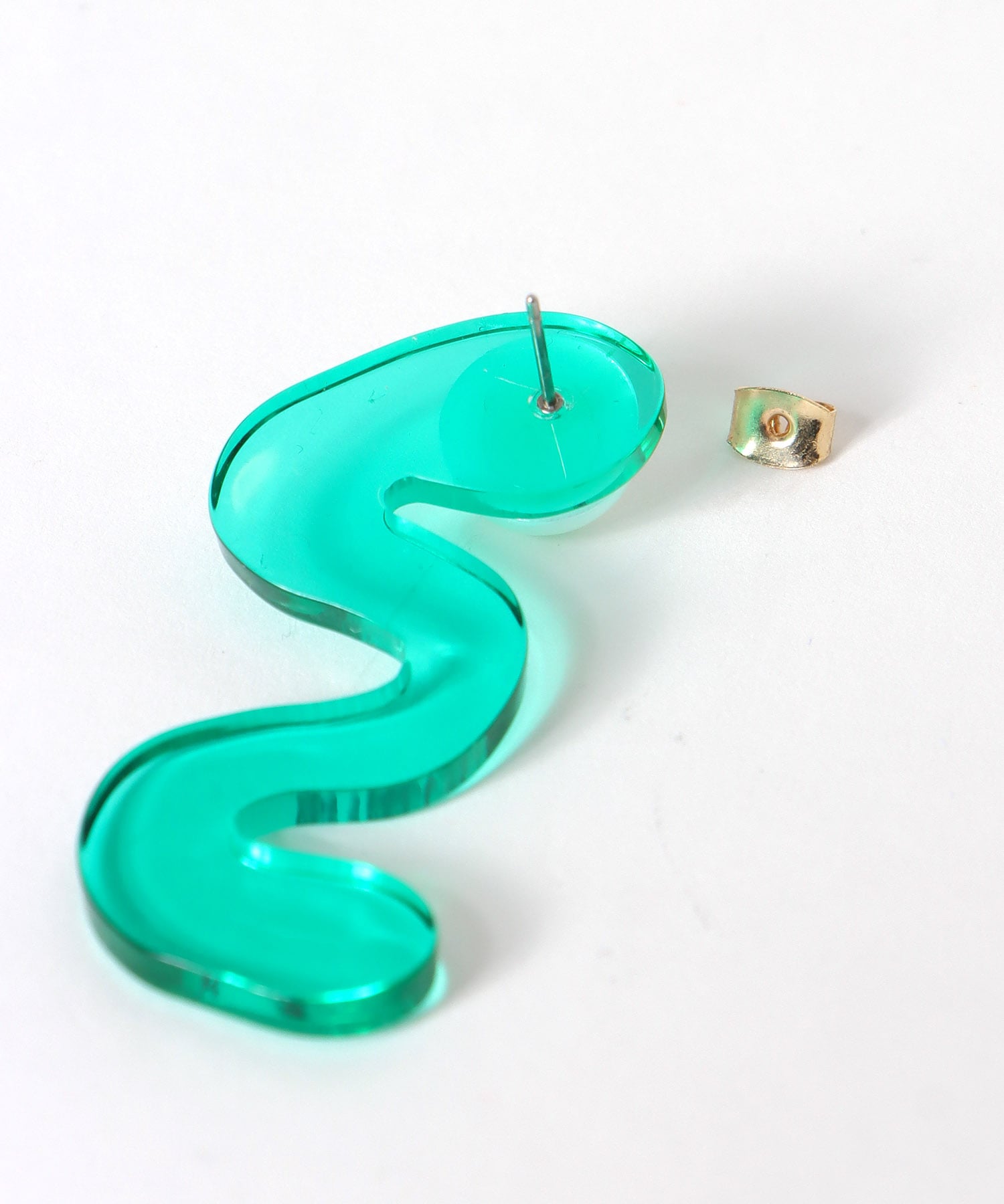 ウェーブアクリルパールピアス