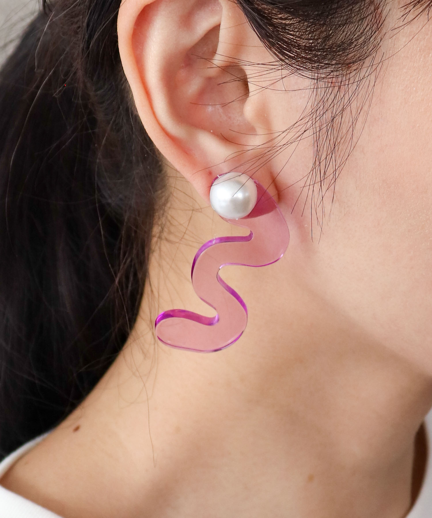 ウェーブアクリルパールピアス
