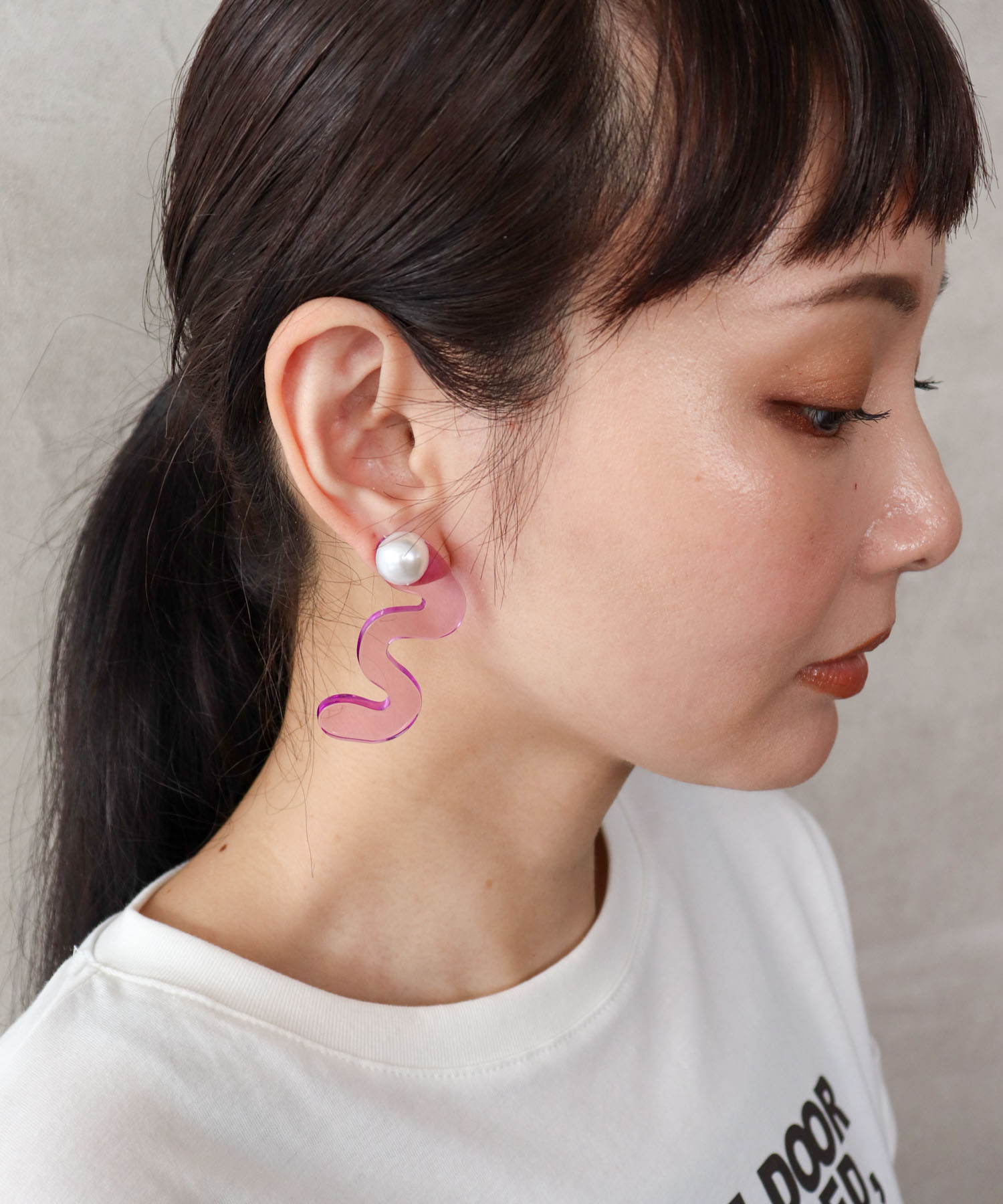 ウェーブアクリルパールピアス