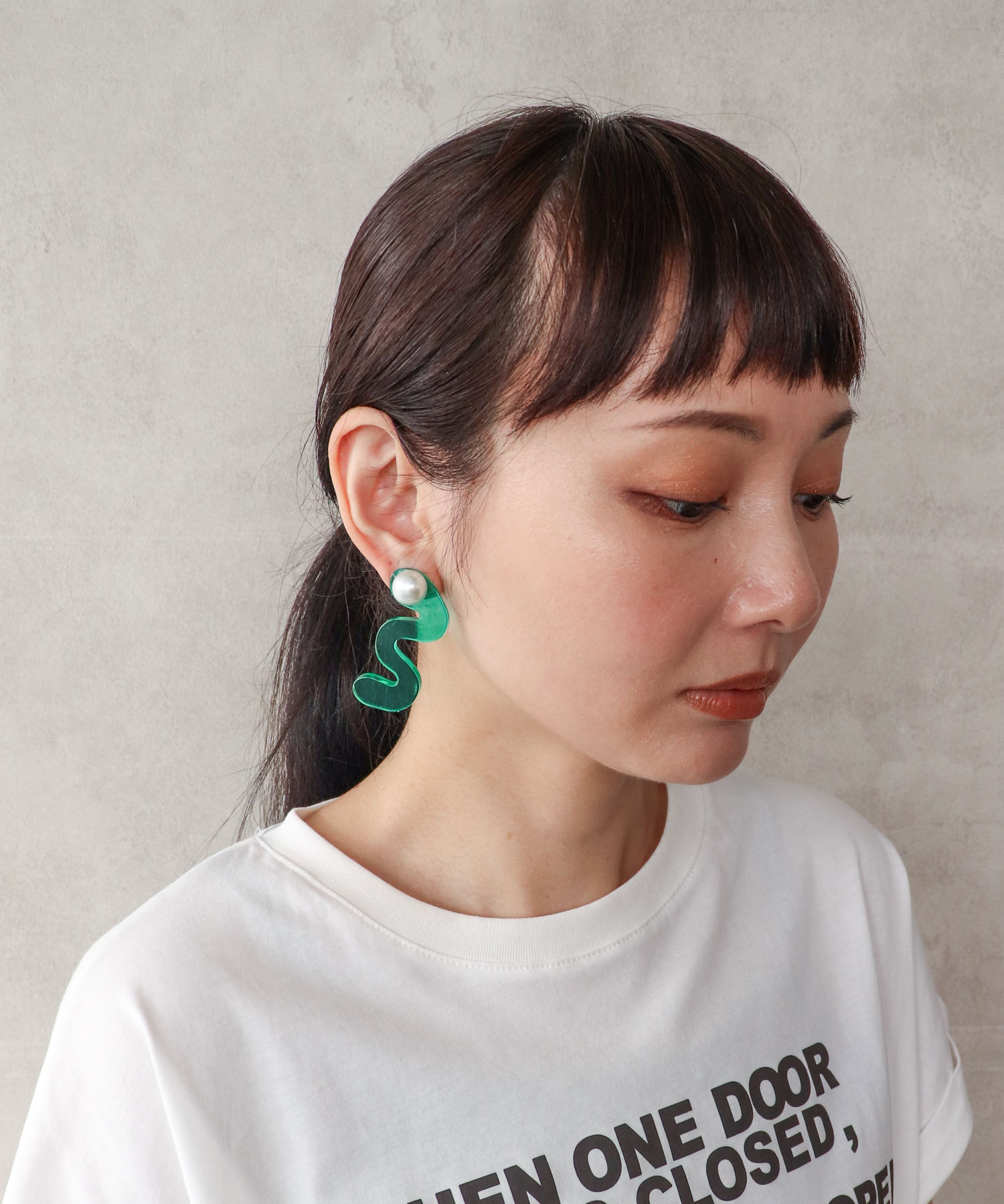 ウェーブアクリルパールピアス