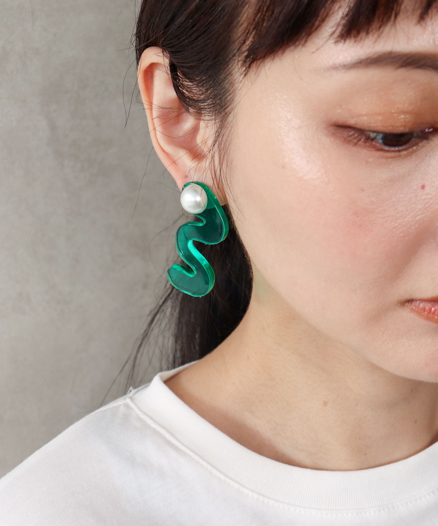 ウェーブアクリルパールピアス