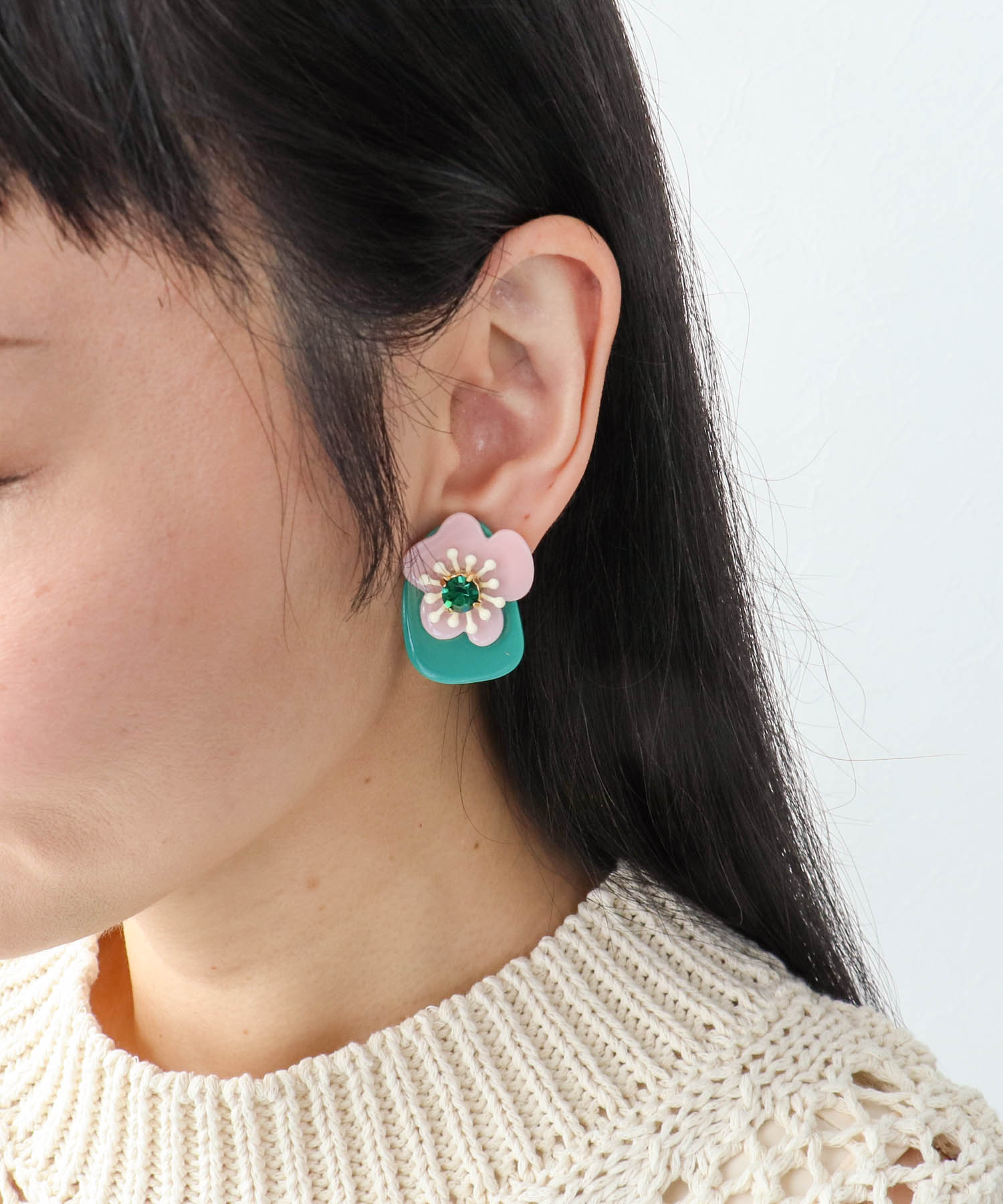 バイカラーアクリルフラワ－イヤリング