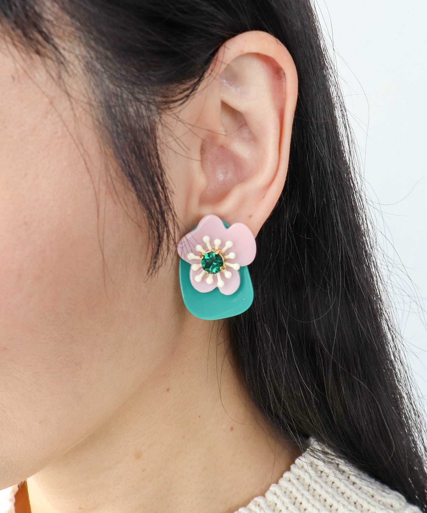 バイカラーアクリルフラワ－イヤリング