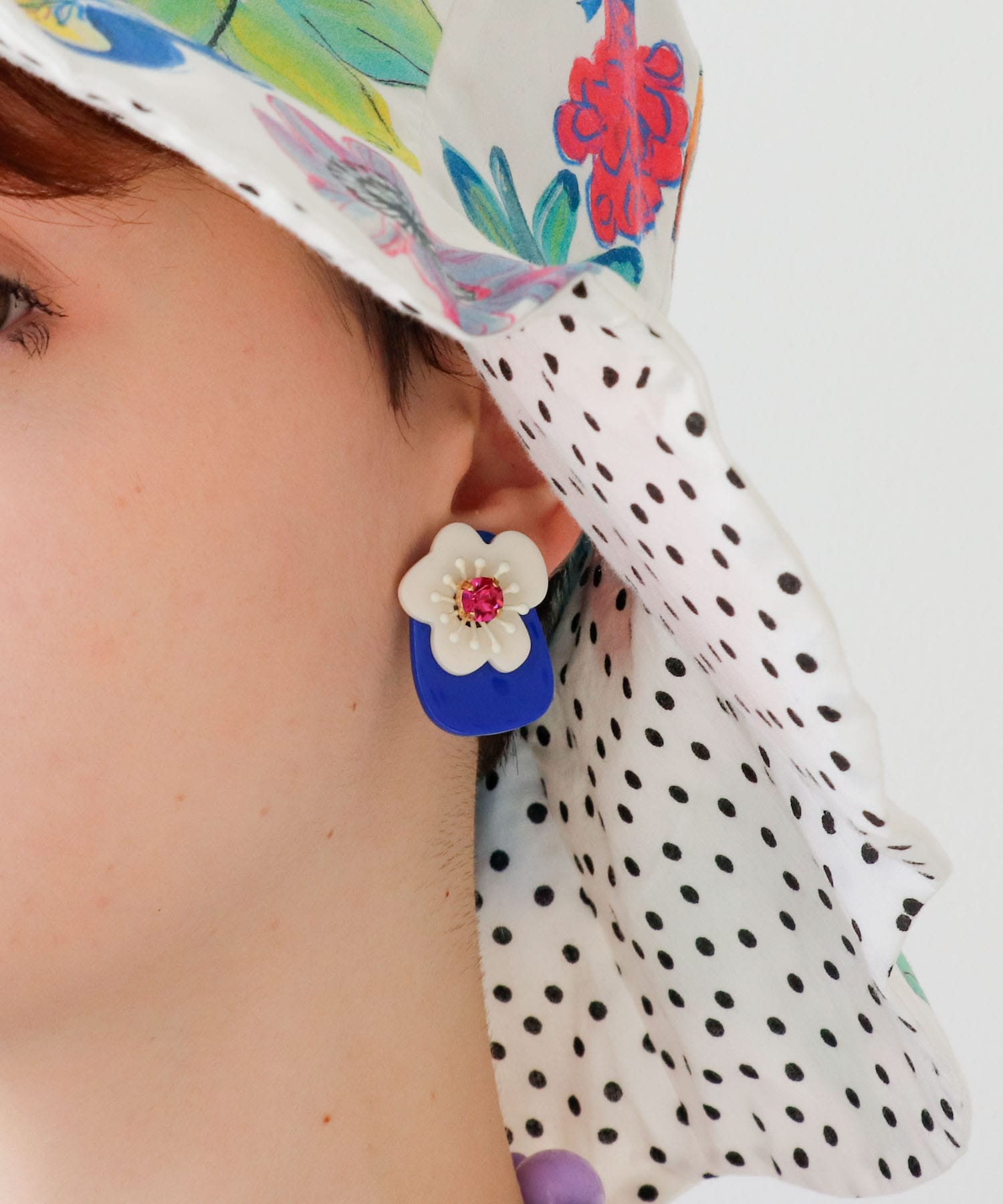 バイカラーアクリルフラワ－イヤリング