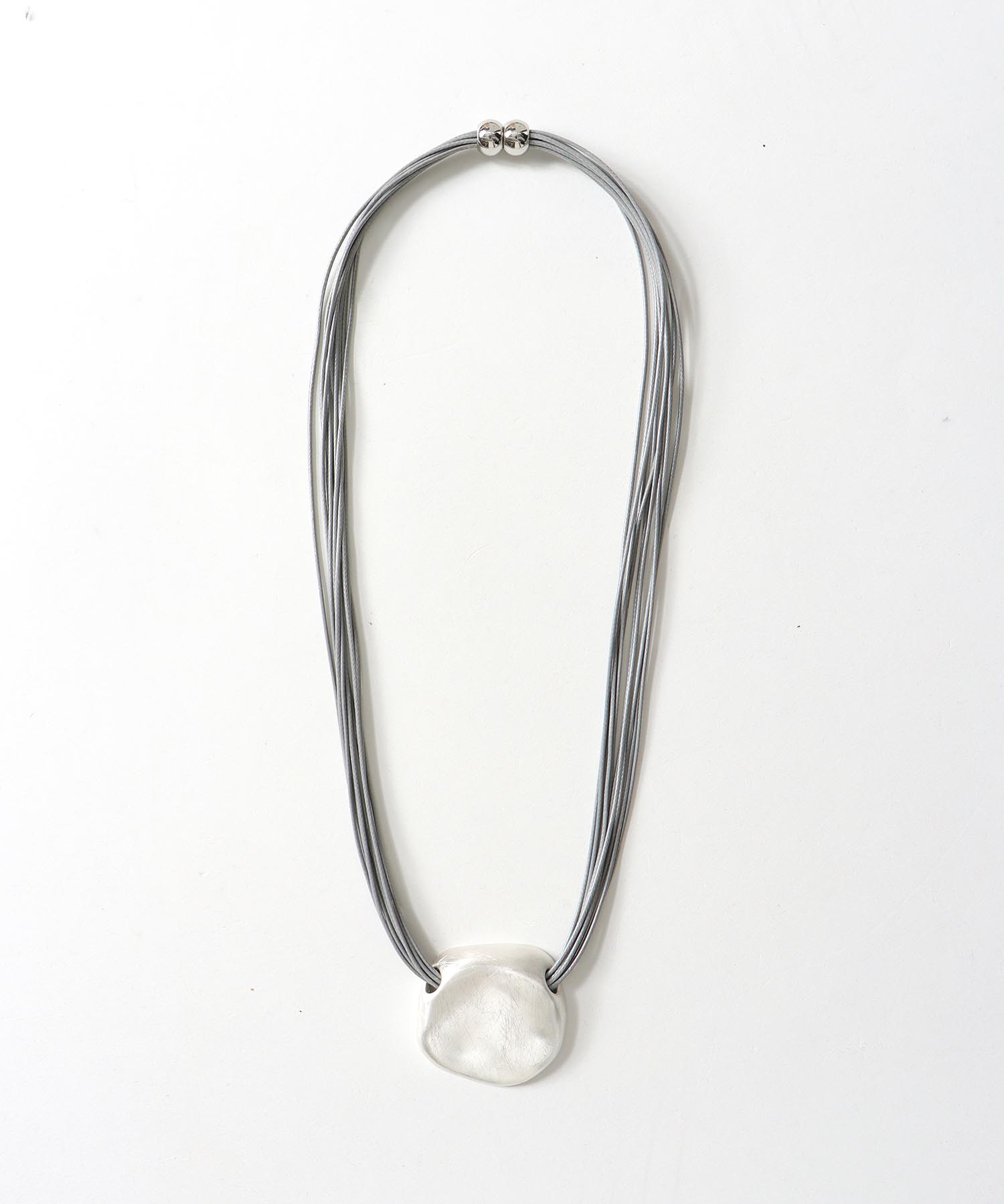 メタルトップカワヒモネックレス