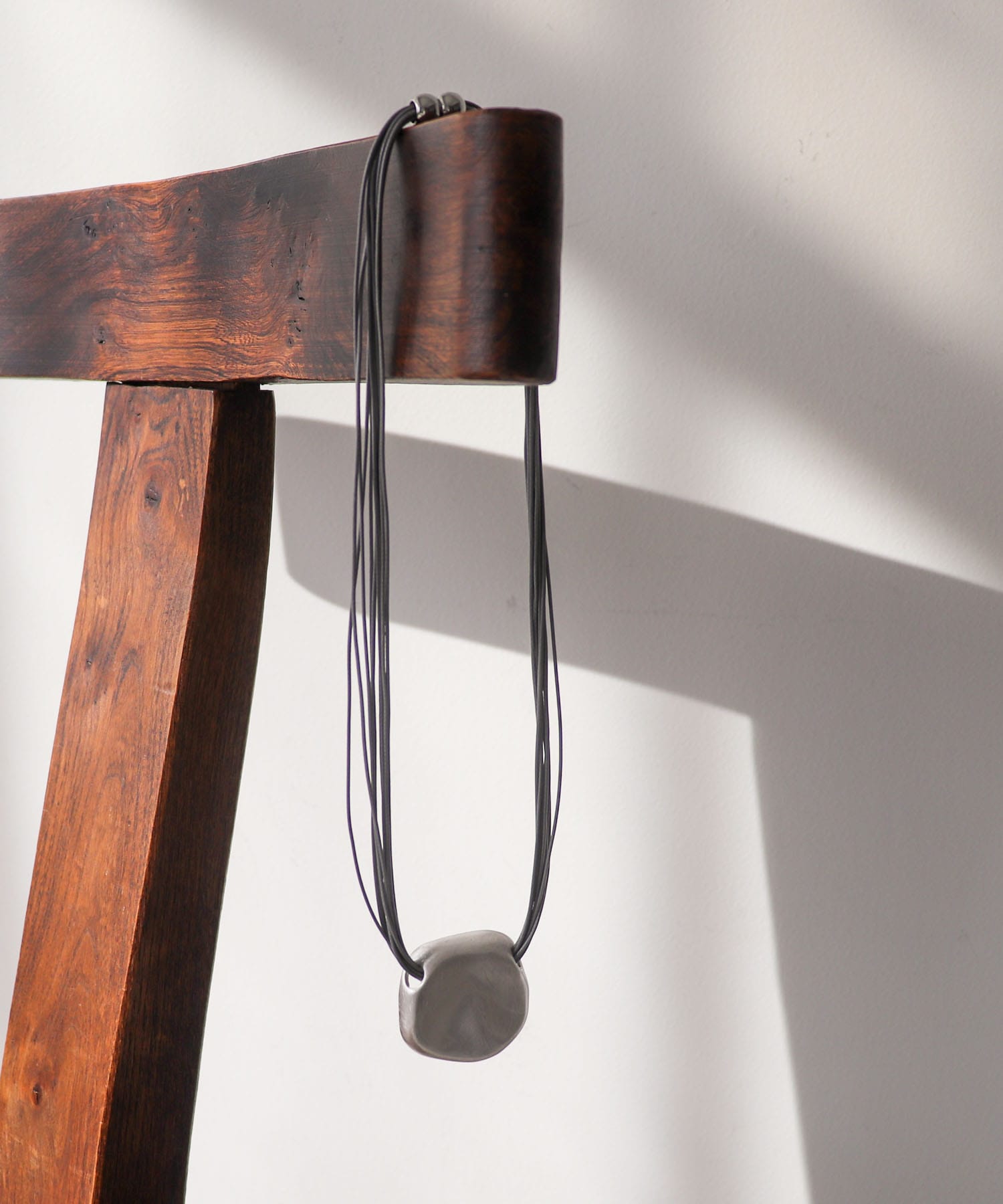 メタルトップカワヒモネックレス