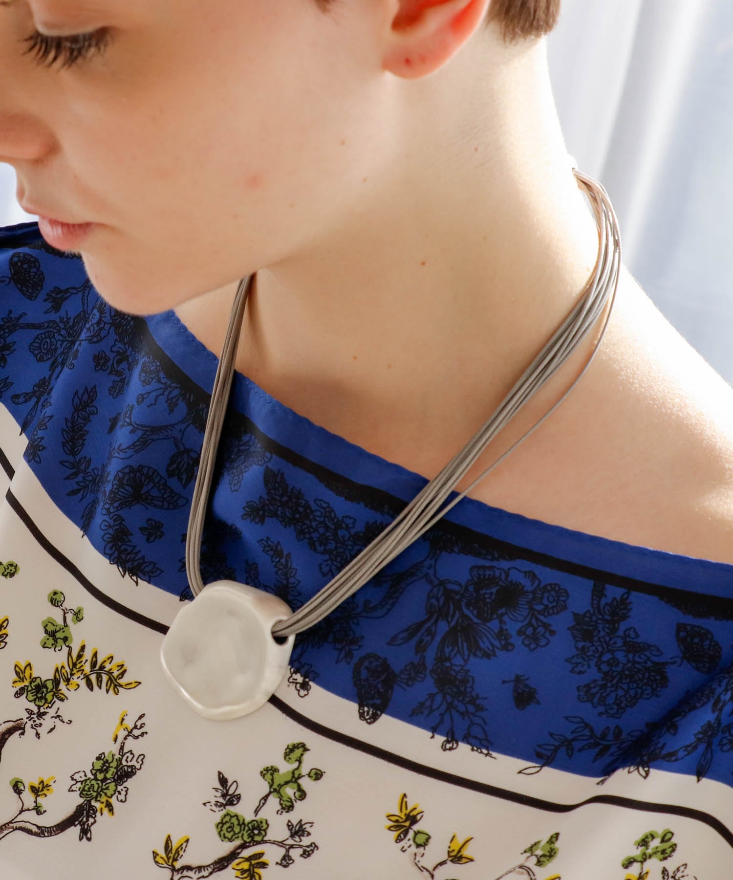 メタルトップカワヒモネックレス