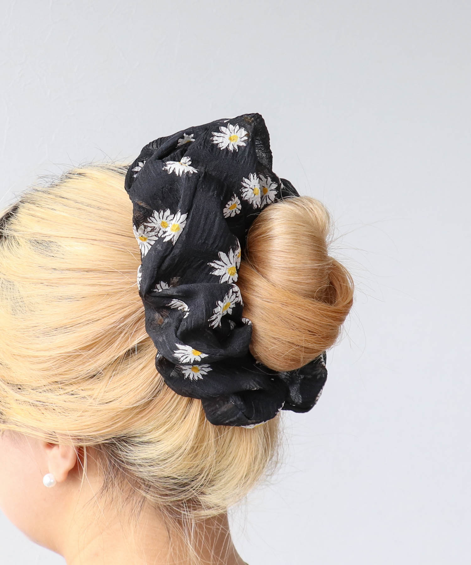 シフォンフラワーダブルシュシュ