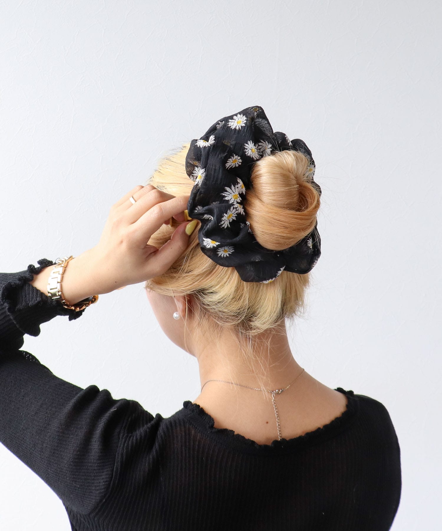 シフォンフラワーダブルシュシュ