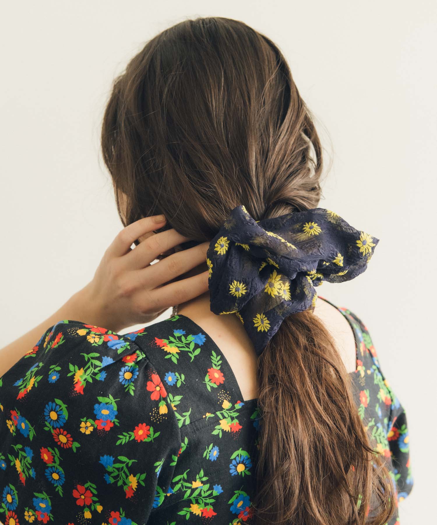 シフォンフラワーダブルシュシュ