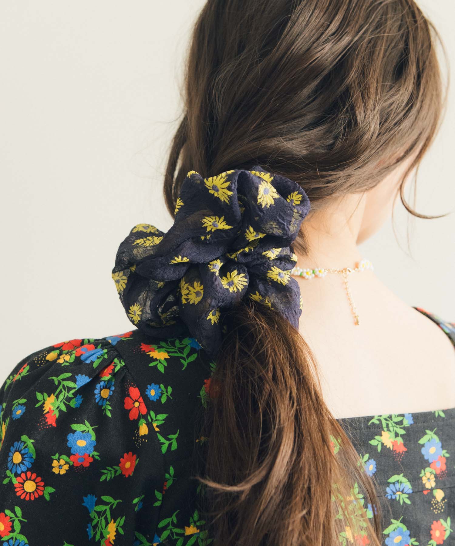 シフォンフラワーダブルシュシュ