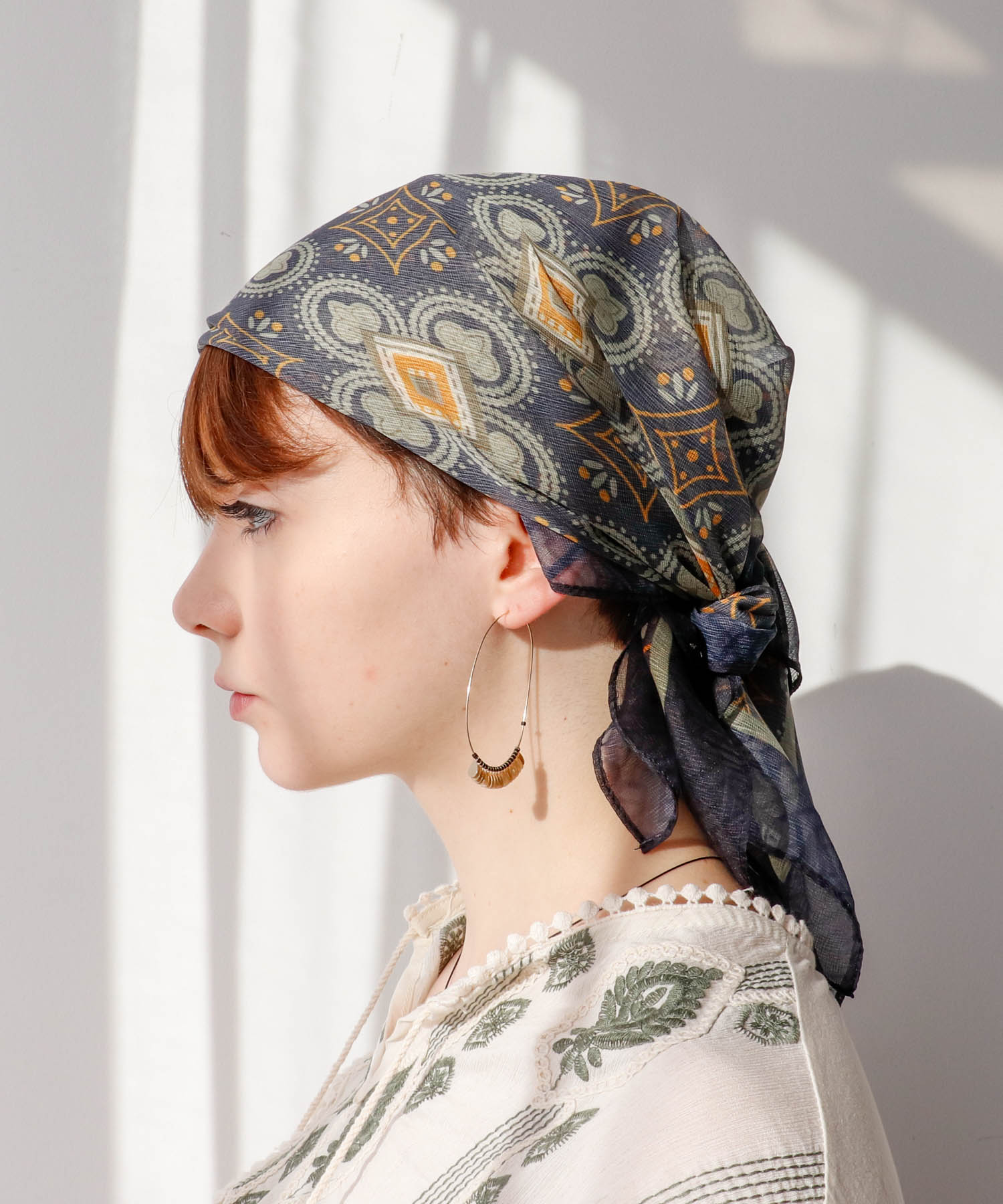 メタルプレート×ビーズ楕円フープピアス