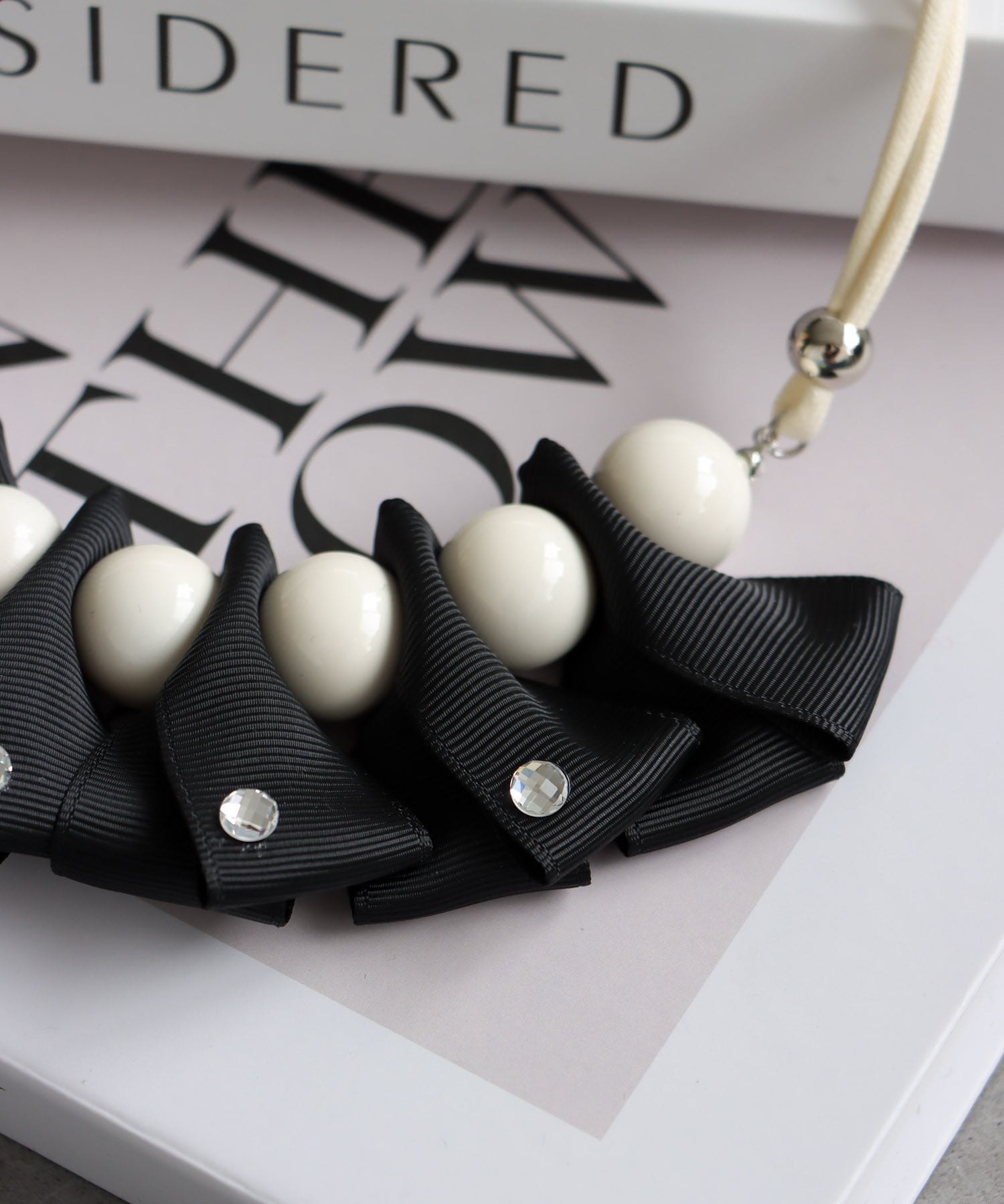 グログランリボンフリルネックレス