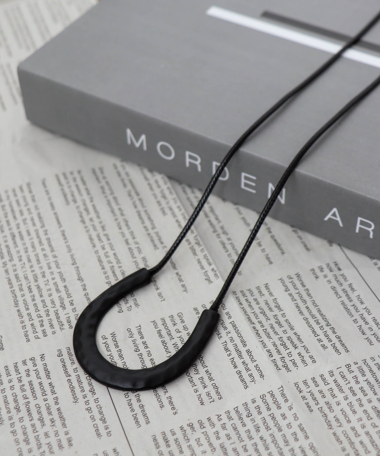 馬蹄革紐ネックレス