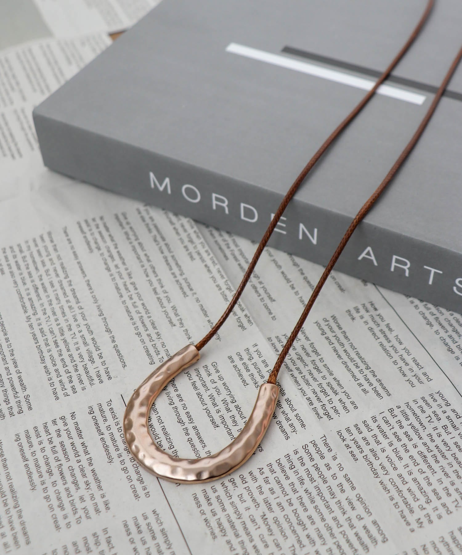 馬蹄革紐ネックレス