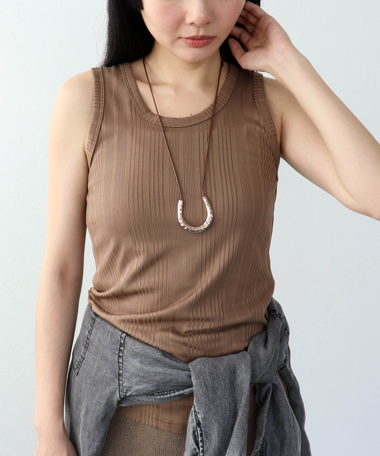 馬蹄革紐ネックレス