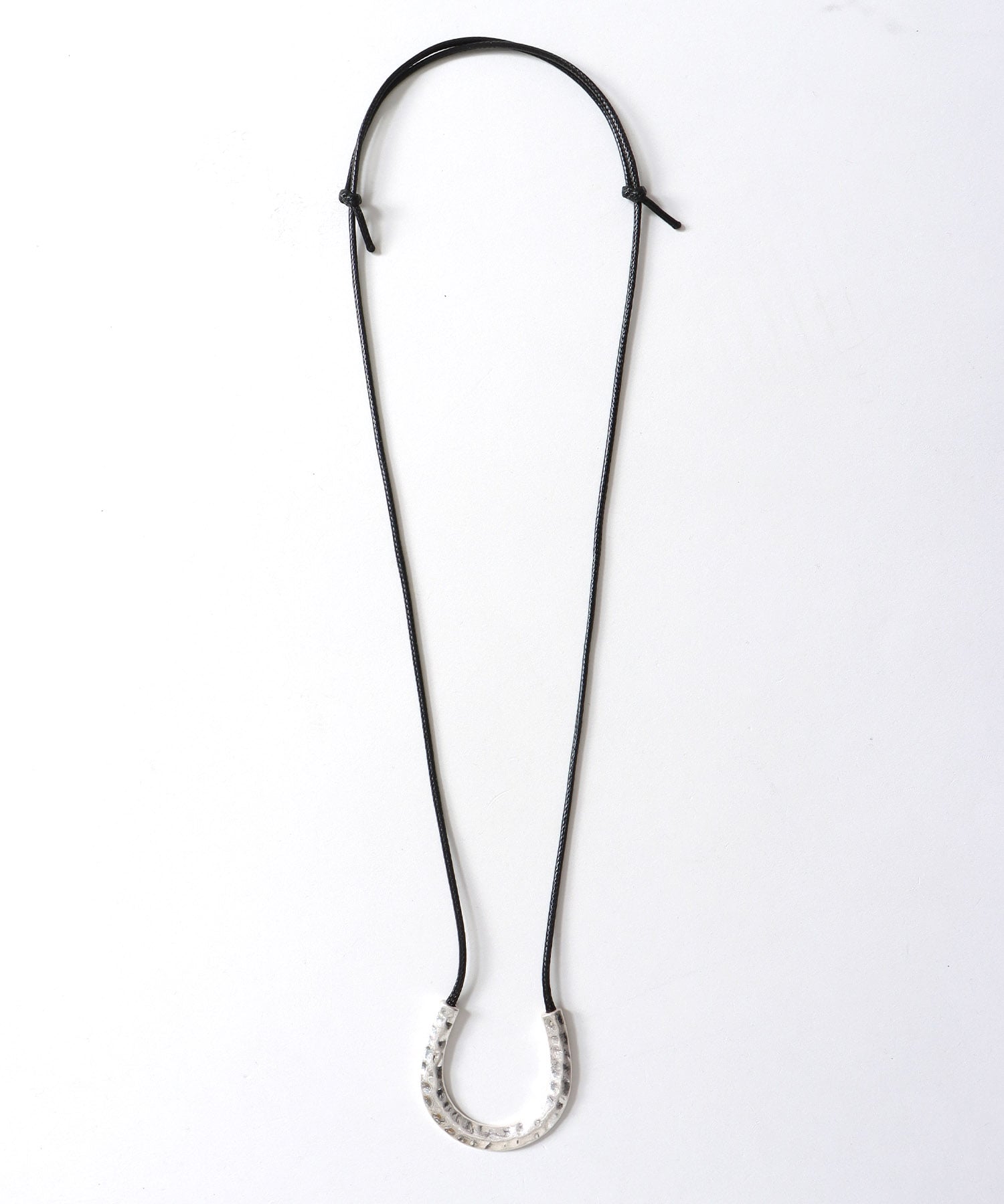 馬蹄革紐ネックレス