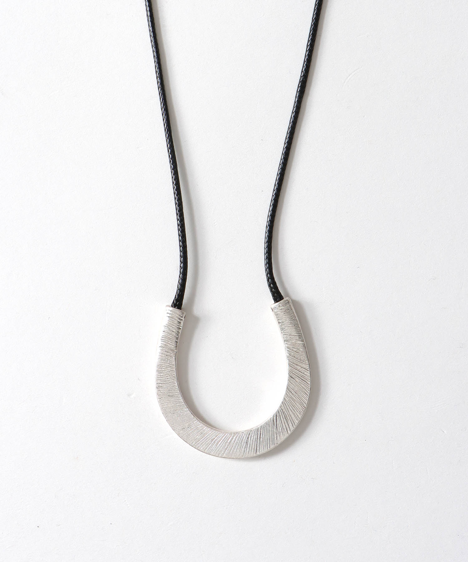 馬蹄革紐ネックレス