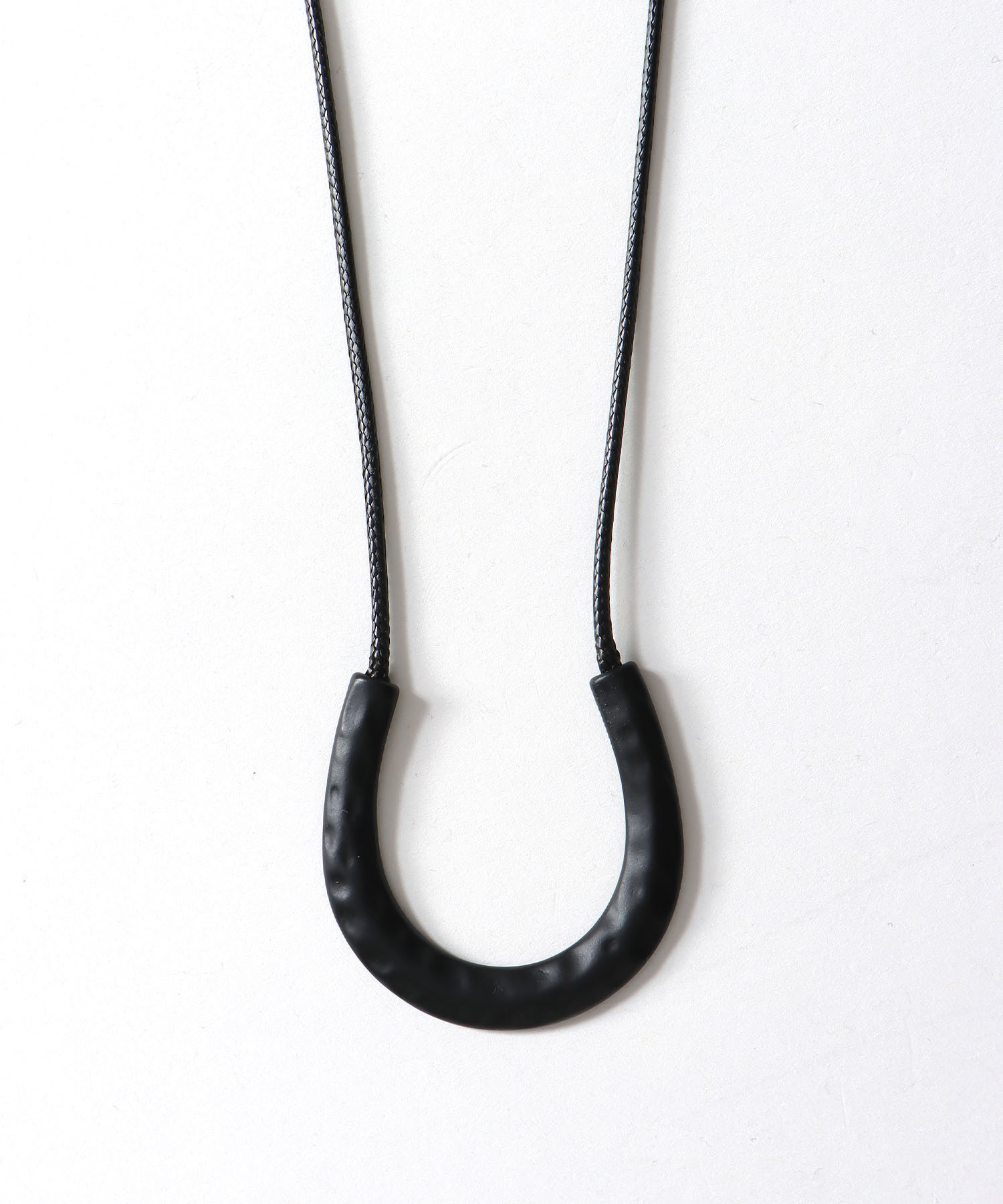 馬蹄革紐ネックレス