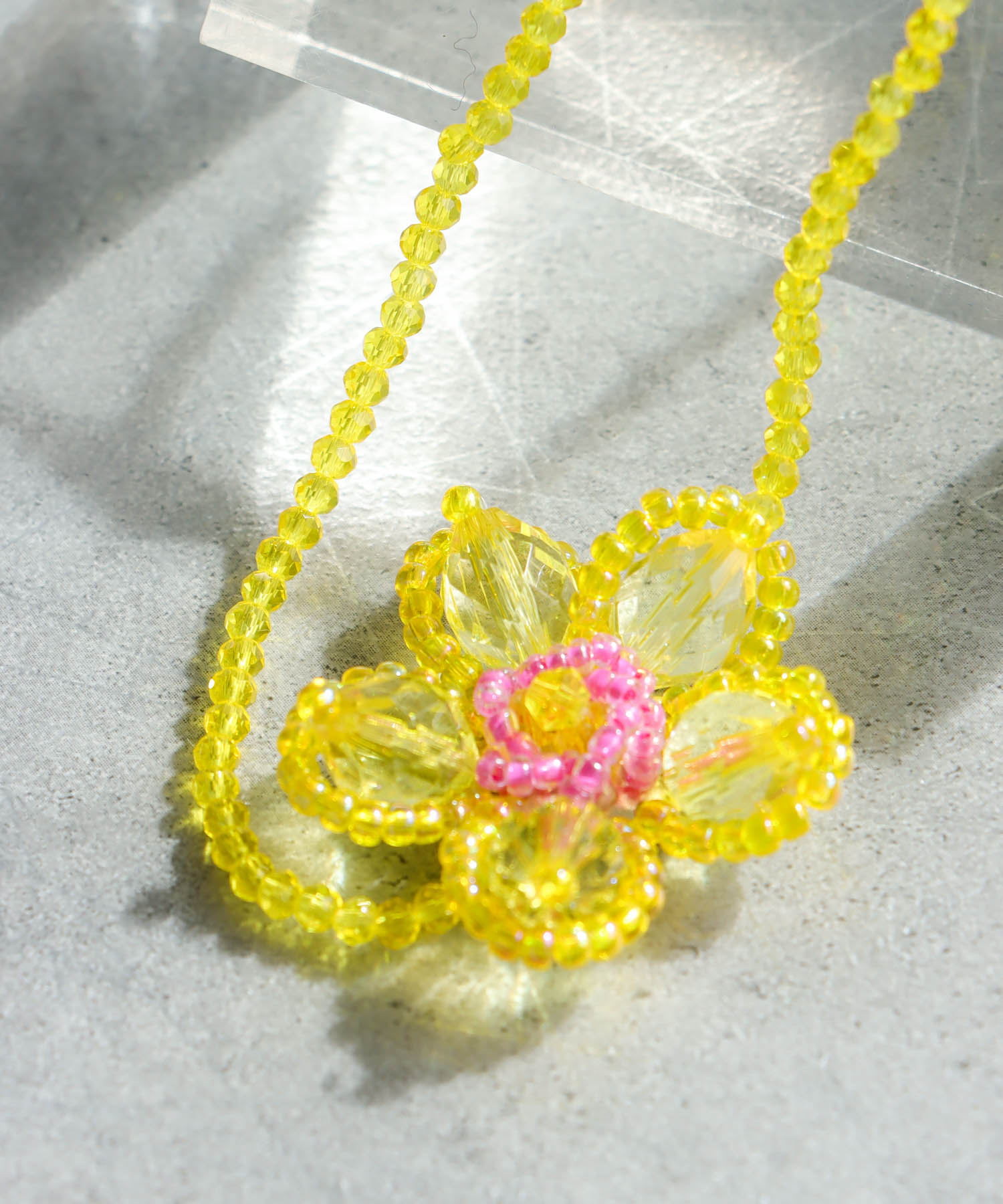 フラワービーズチョーカー