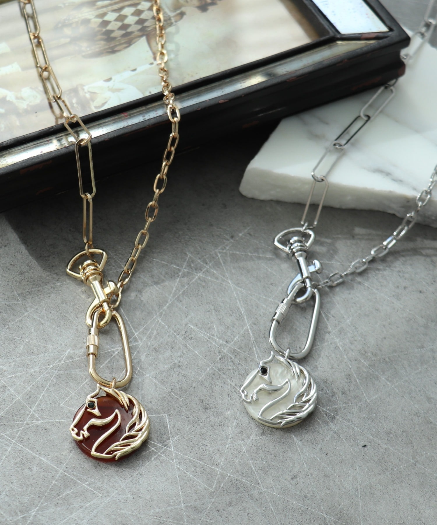 ホースプレートカラビナネックレス