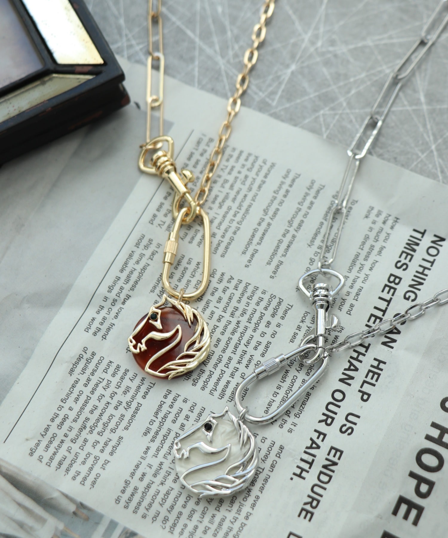 ホースプレートカラビナネックレス