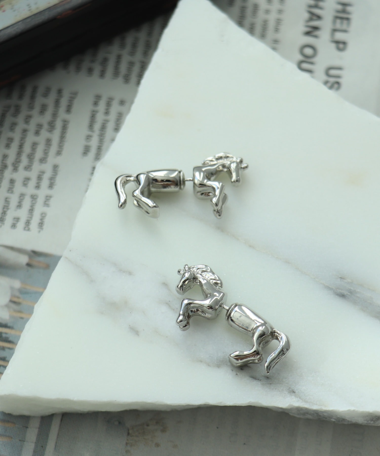 ホースキャッチピアス