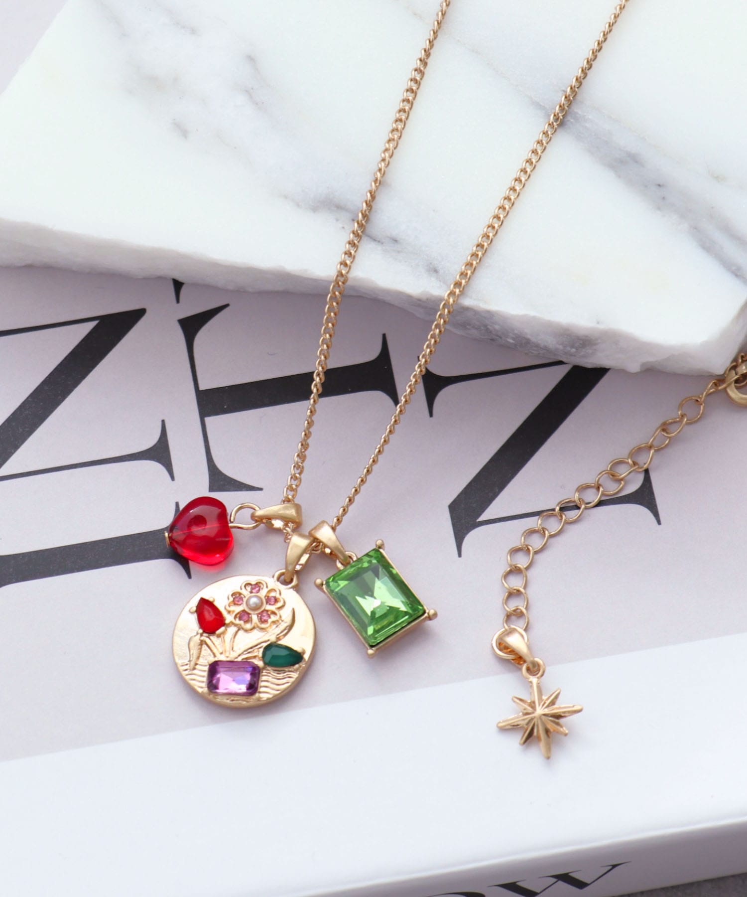 フラワーコインチャームネックレス