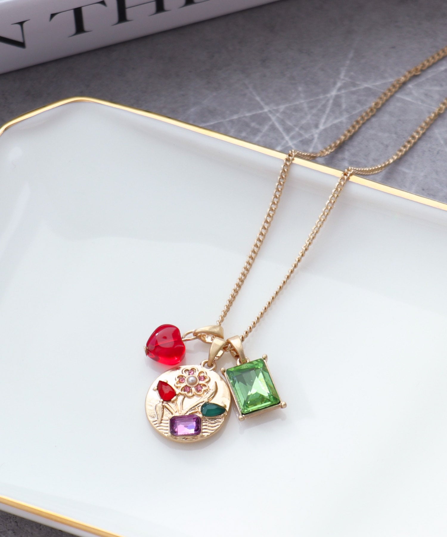 フラワーコインチャームネックレス