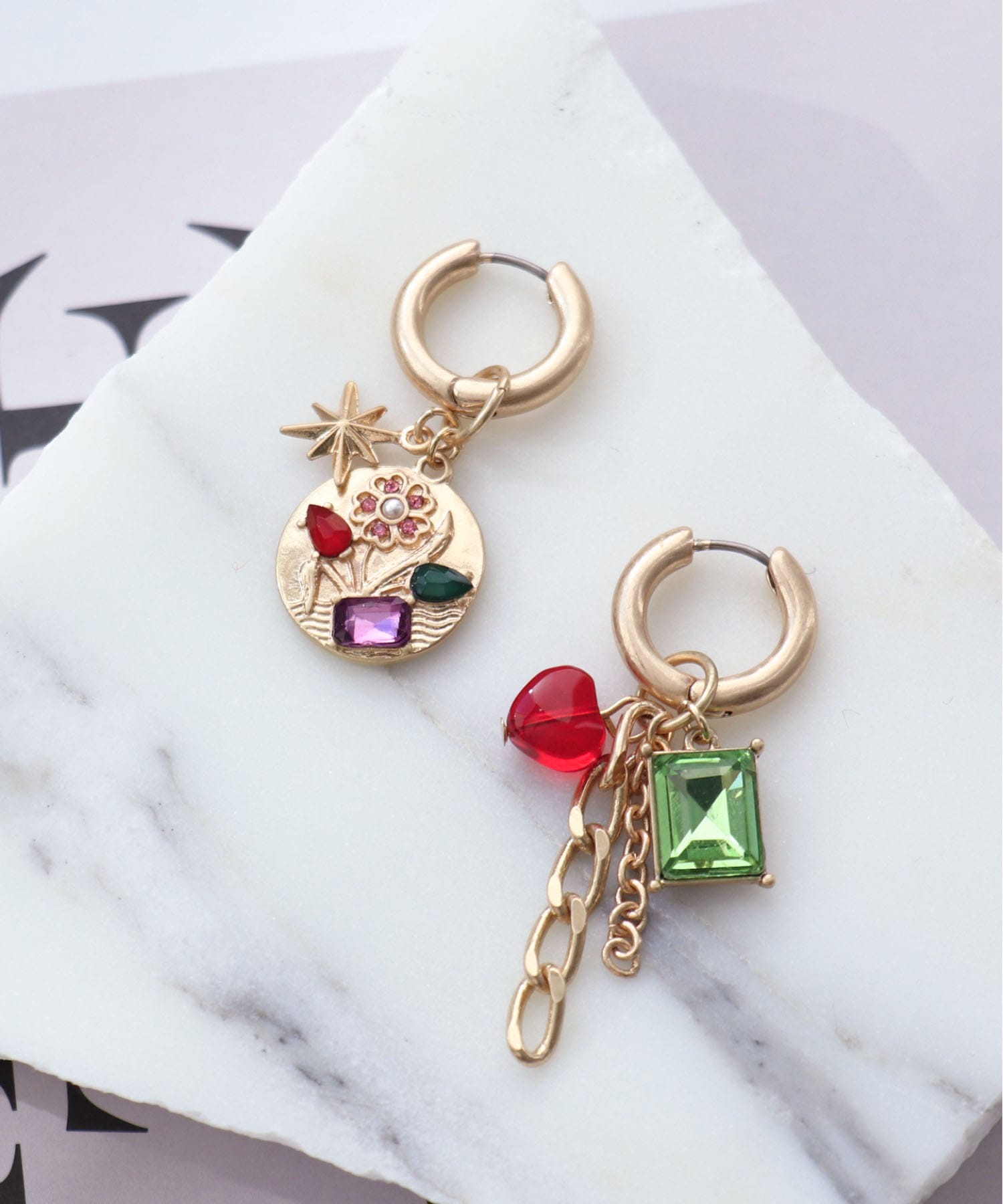 フラワーコインチャームピアス