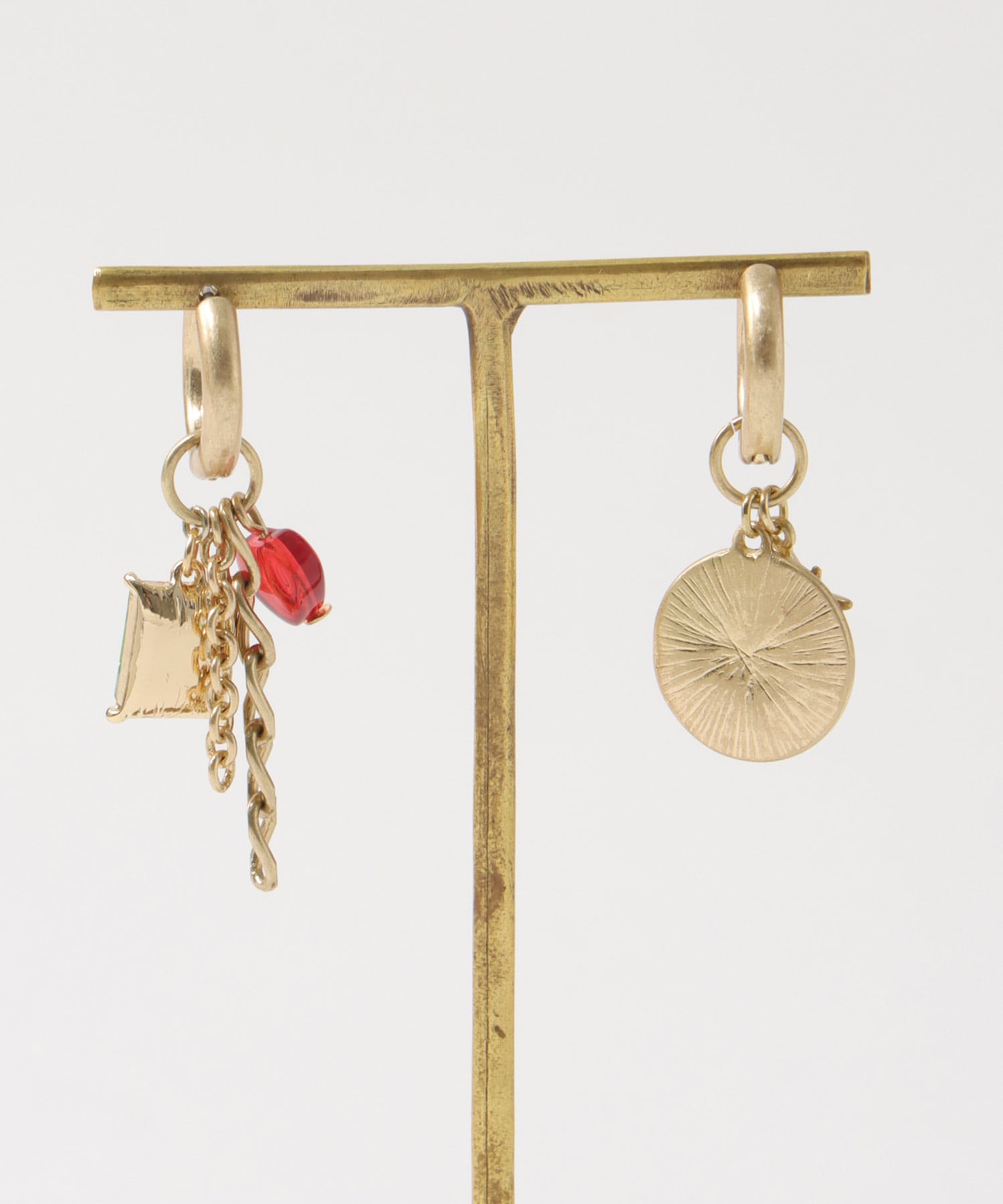 フラワーコインチャームピアス