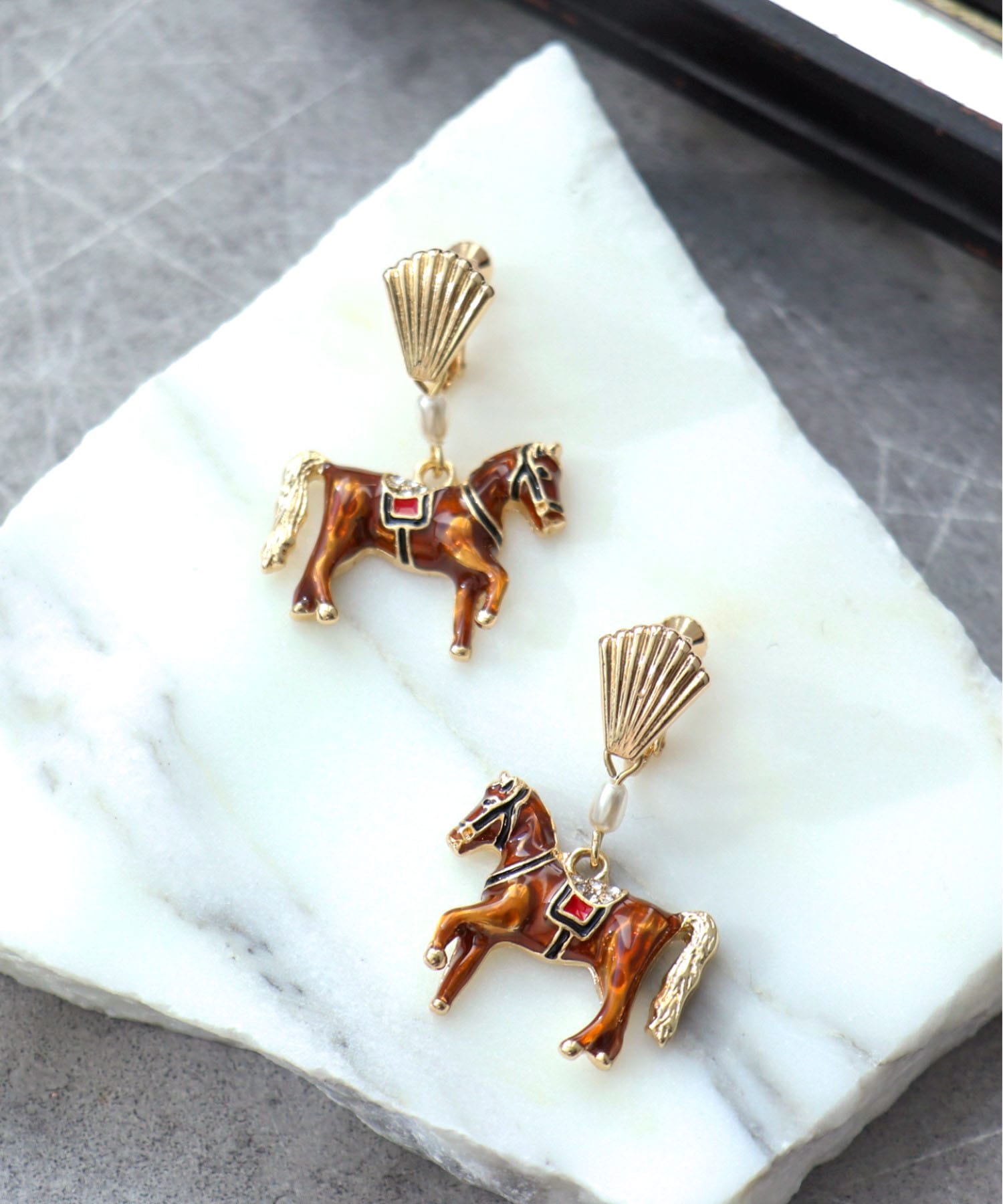 エポ馬イヤリング