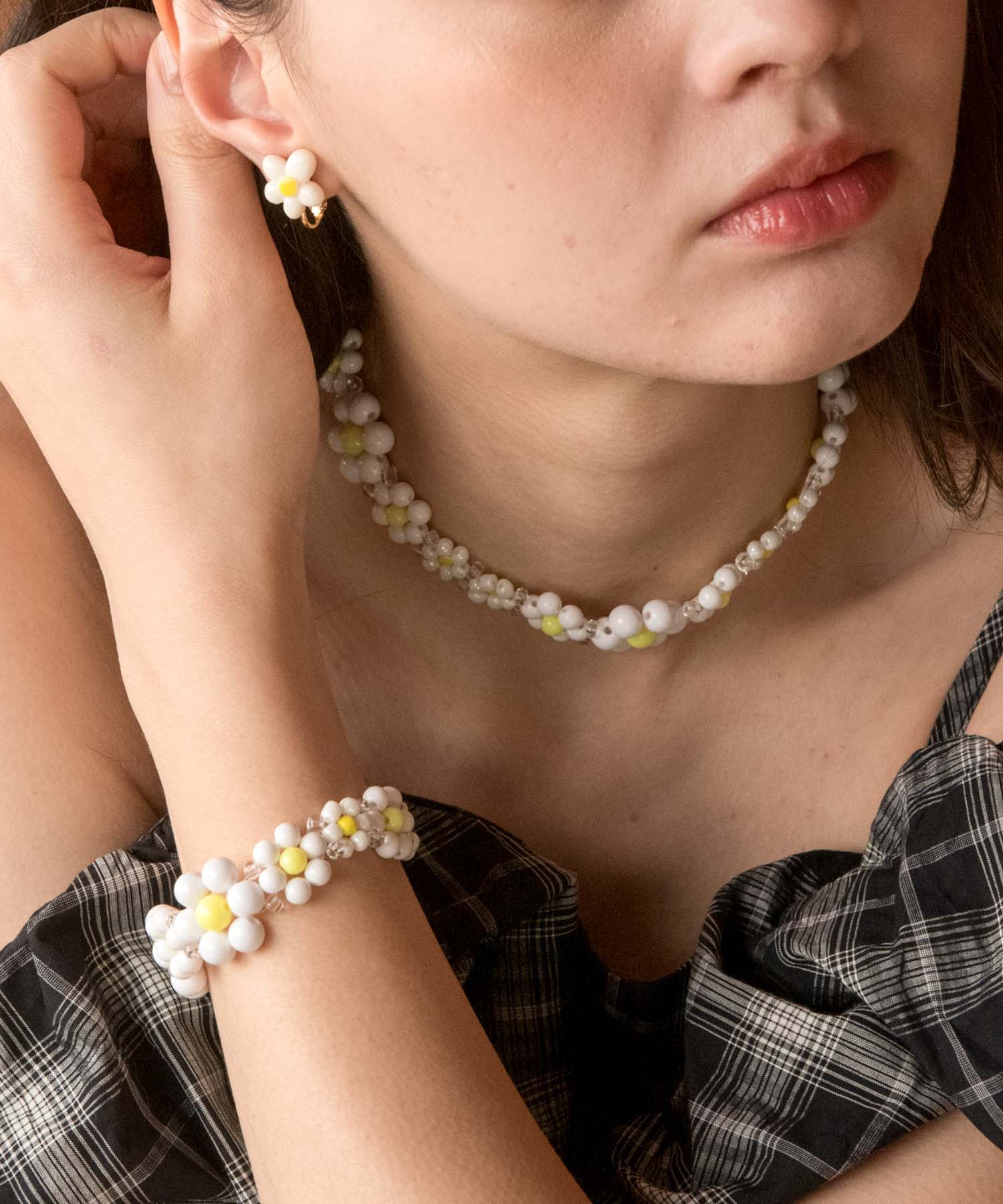 フラワービーズブレスレット