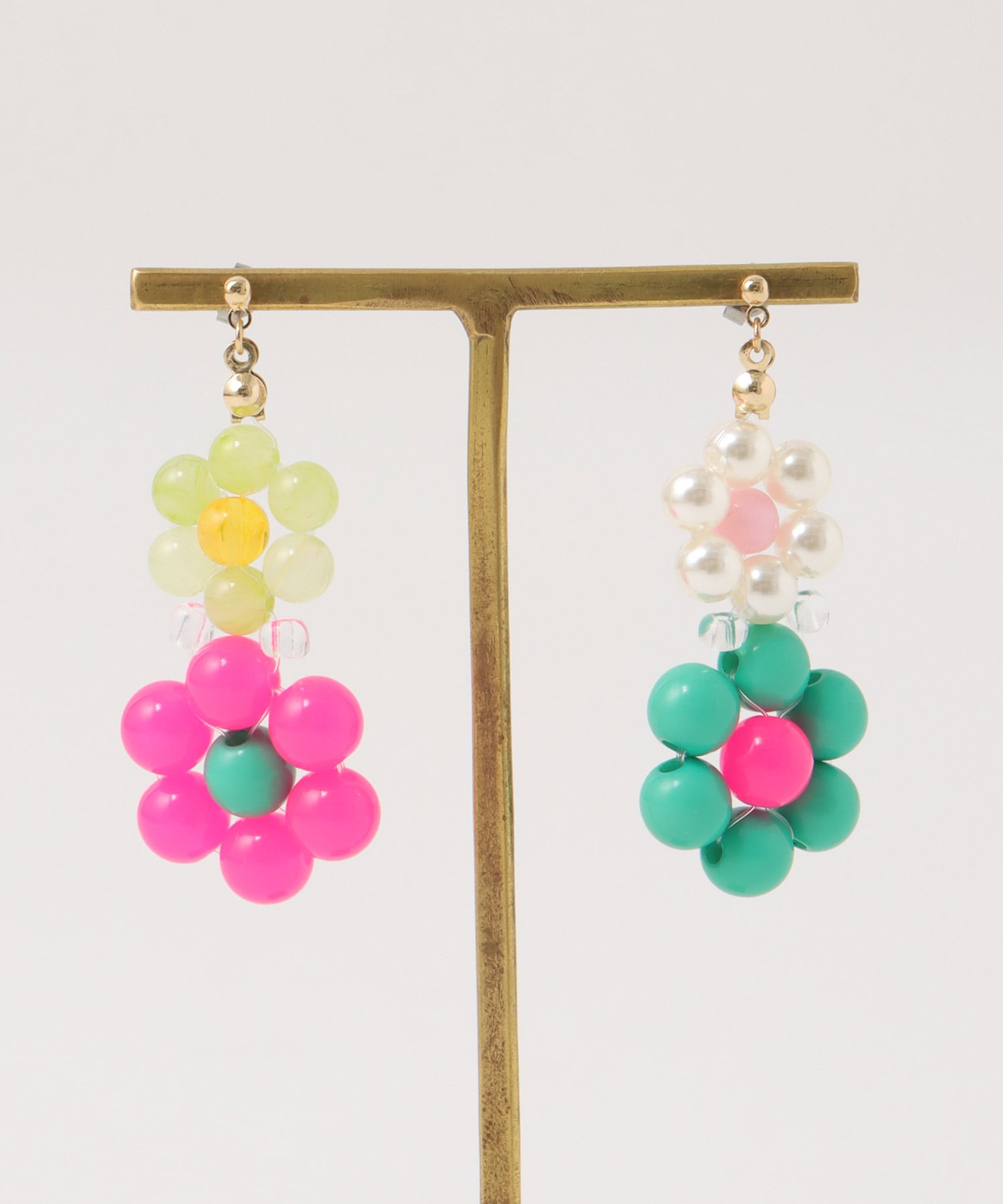 フラワービーズピアス