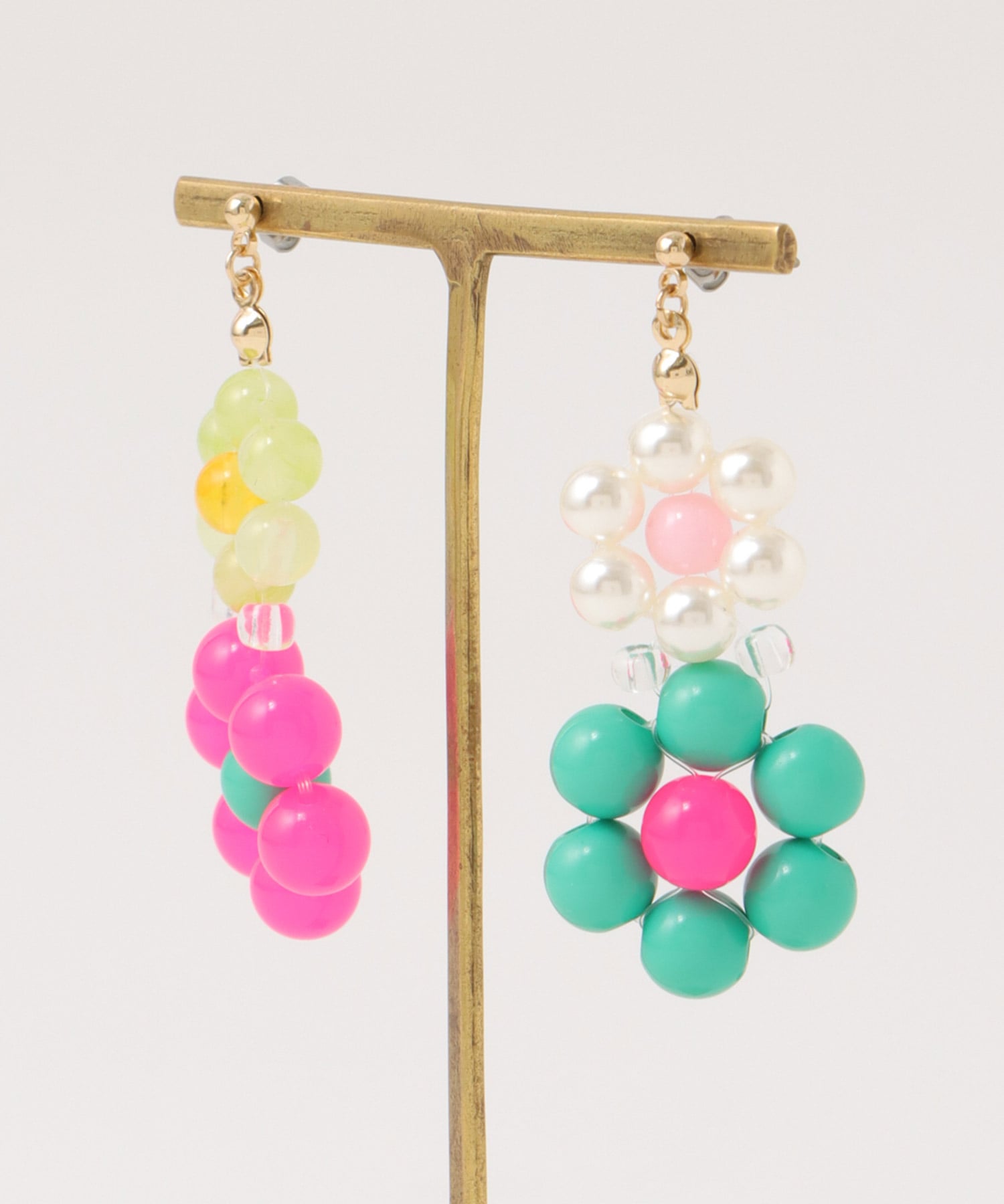 フラワービーズピアス