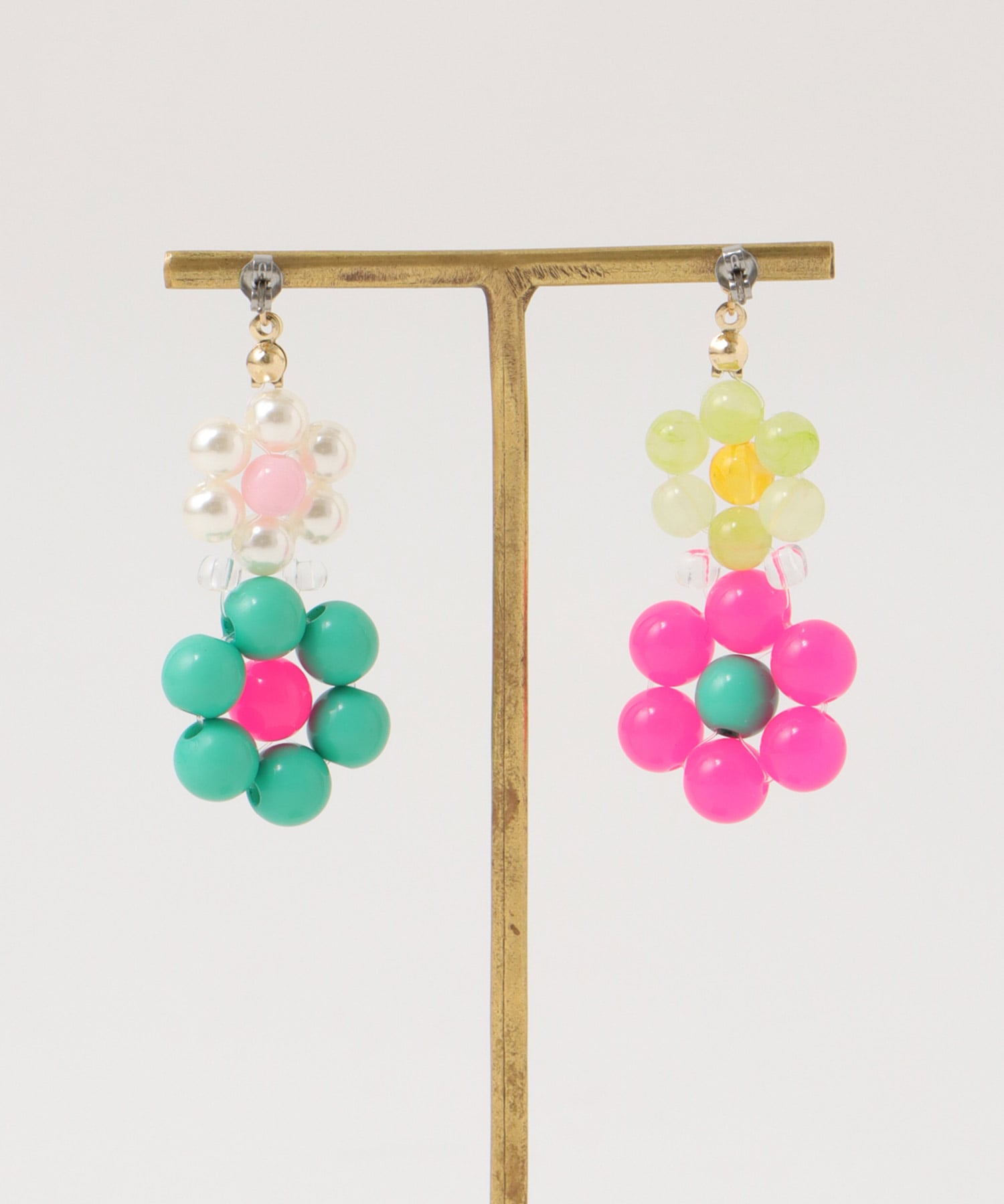 フラワービーズピアス