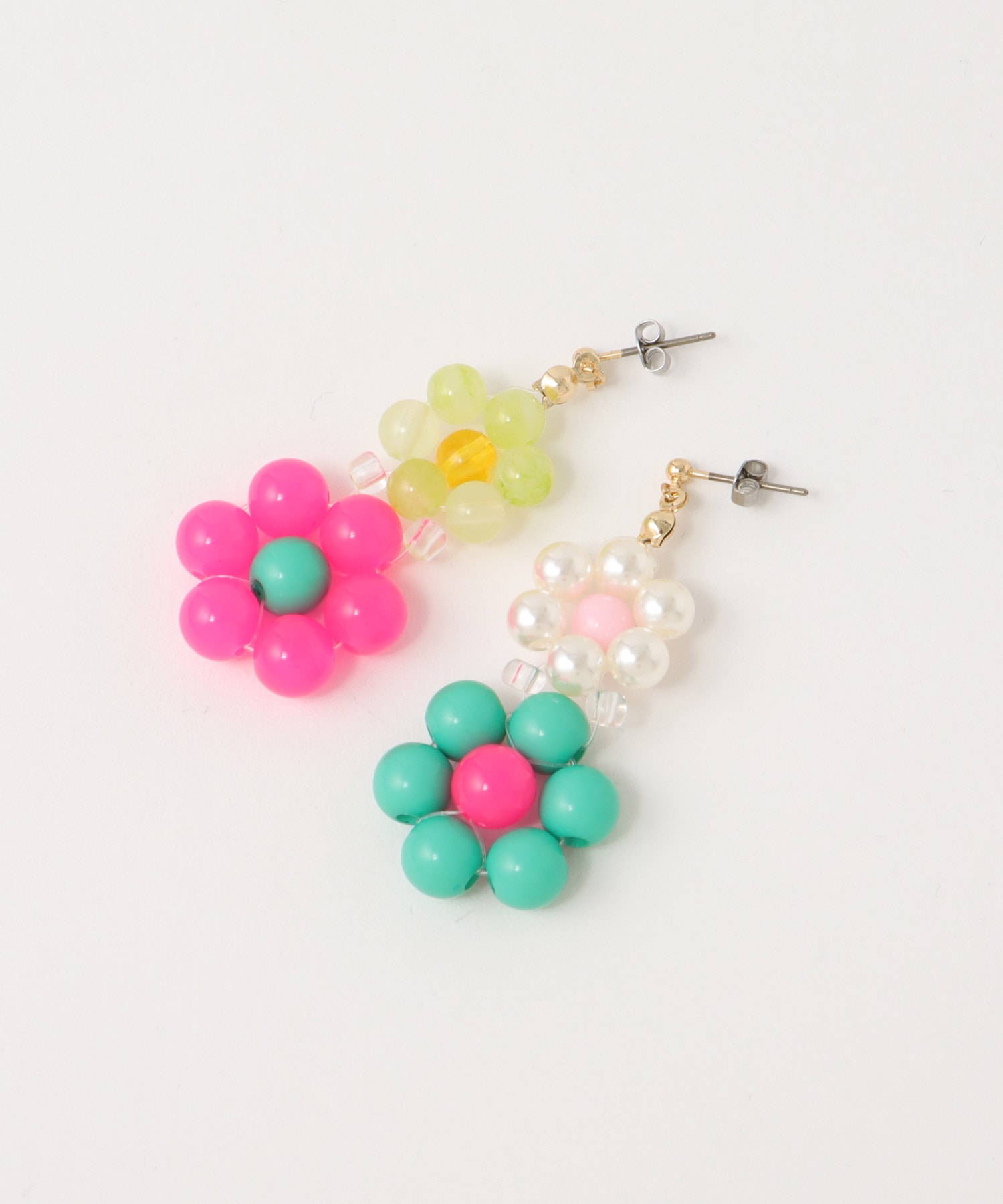 フラワービーズピアス